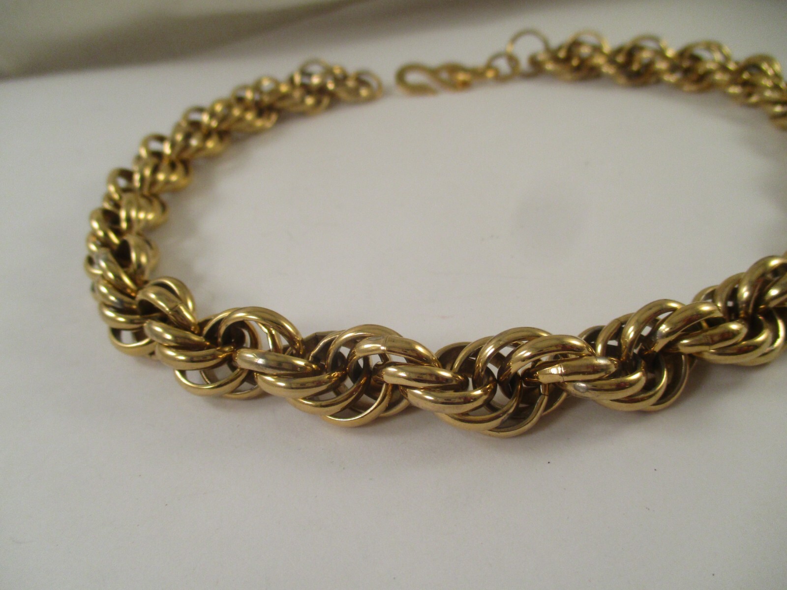 (4) Vintage GOLD TONE PLATED NECKLACES