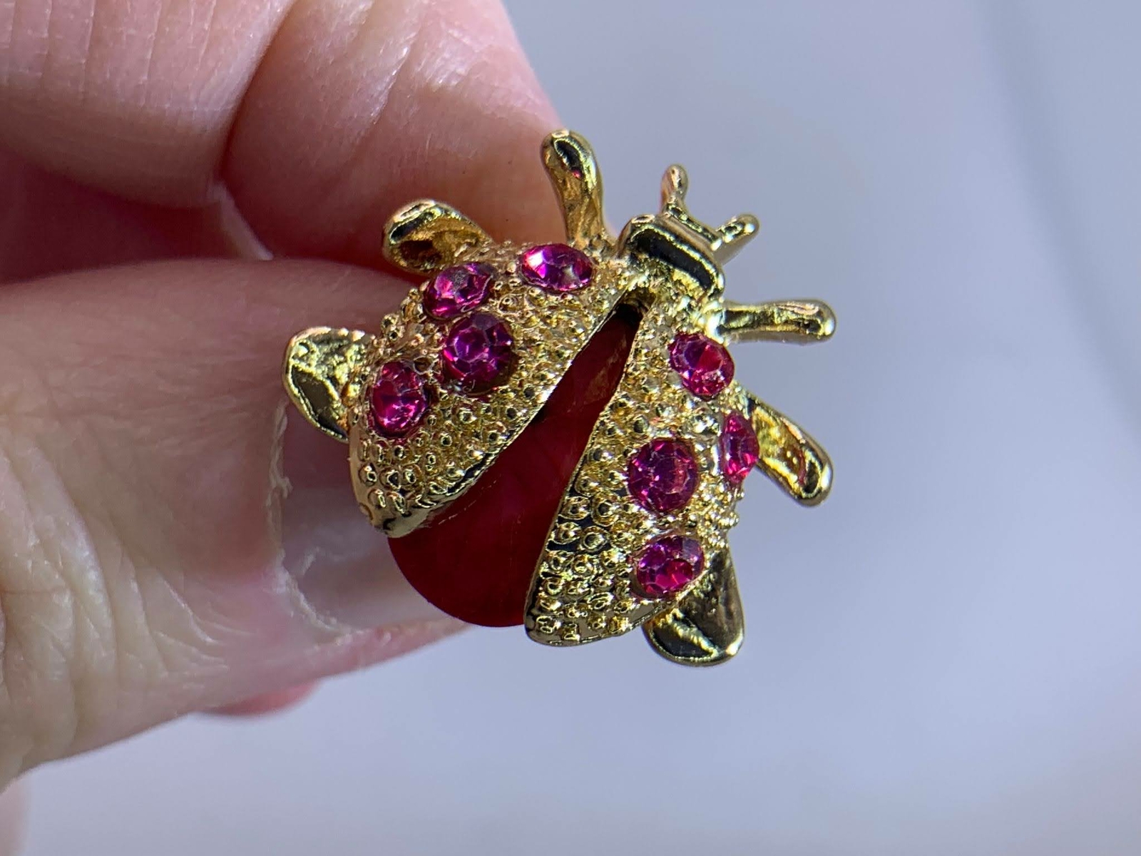 Ladybug Red Body Fuchsia Rhinestone Gold Pin Brooch V-3568