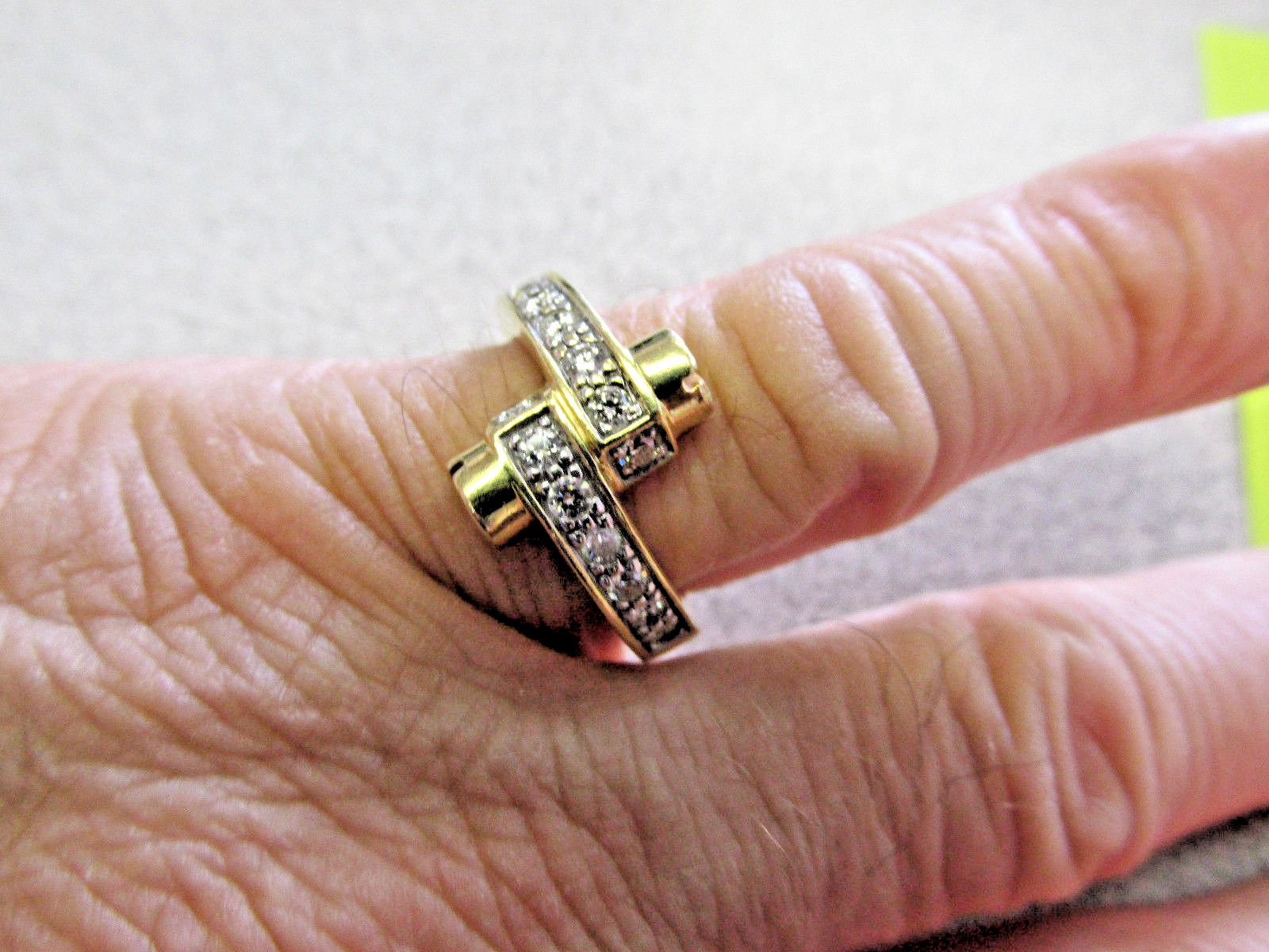Beautiful 18k Gold 1.00 ctw. VS1-G Modern Diamond Ring size 7.75 Make Offer