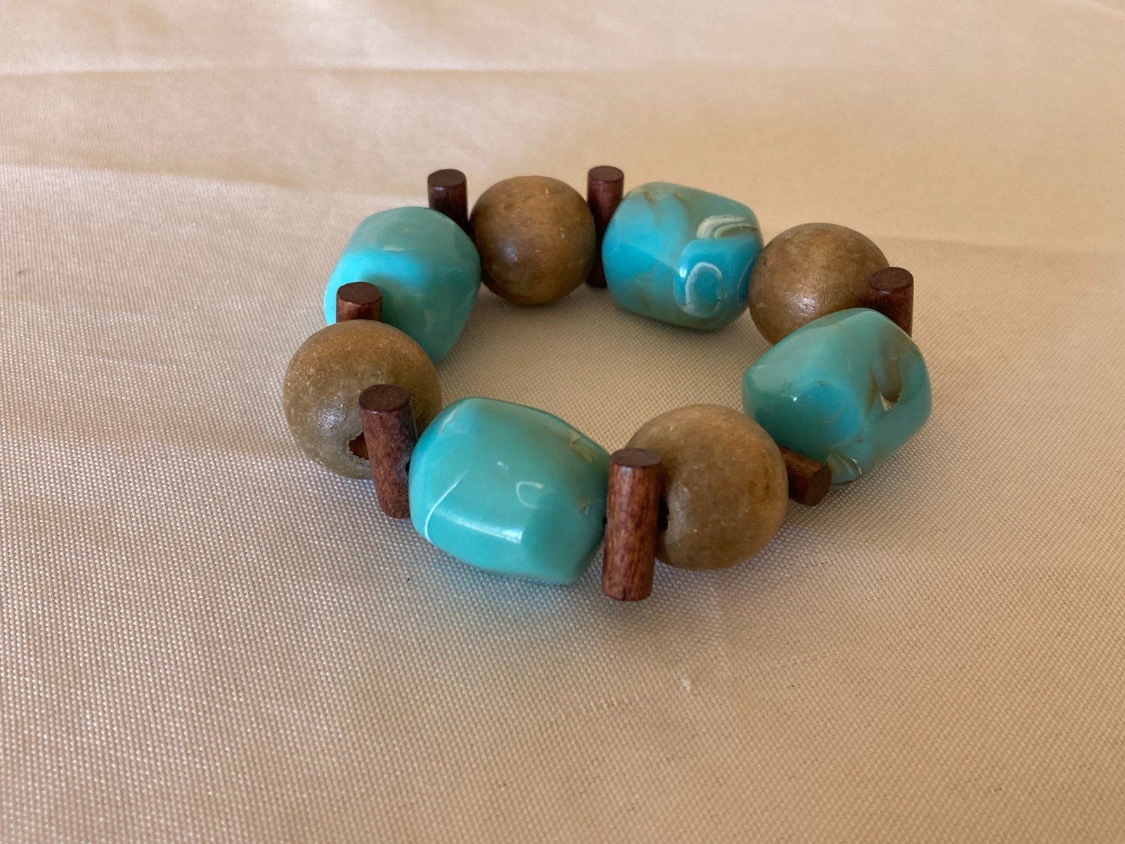 Vintage Large Faux Turquoise Lucite and Wood Bear Stretch Bracelet – 6″