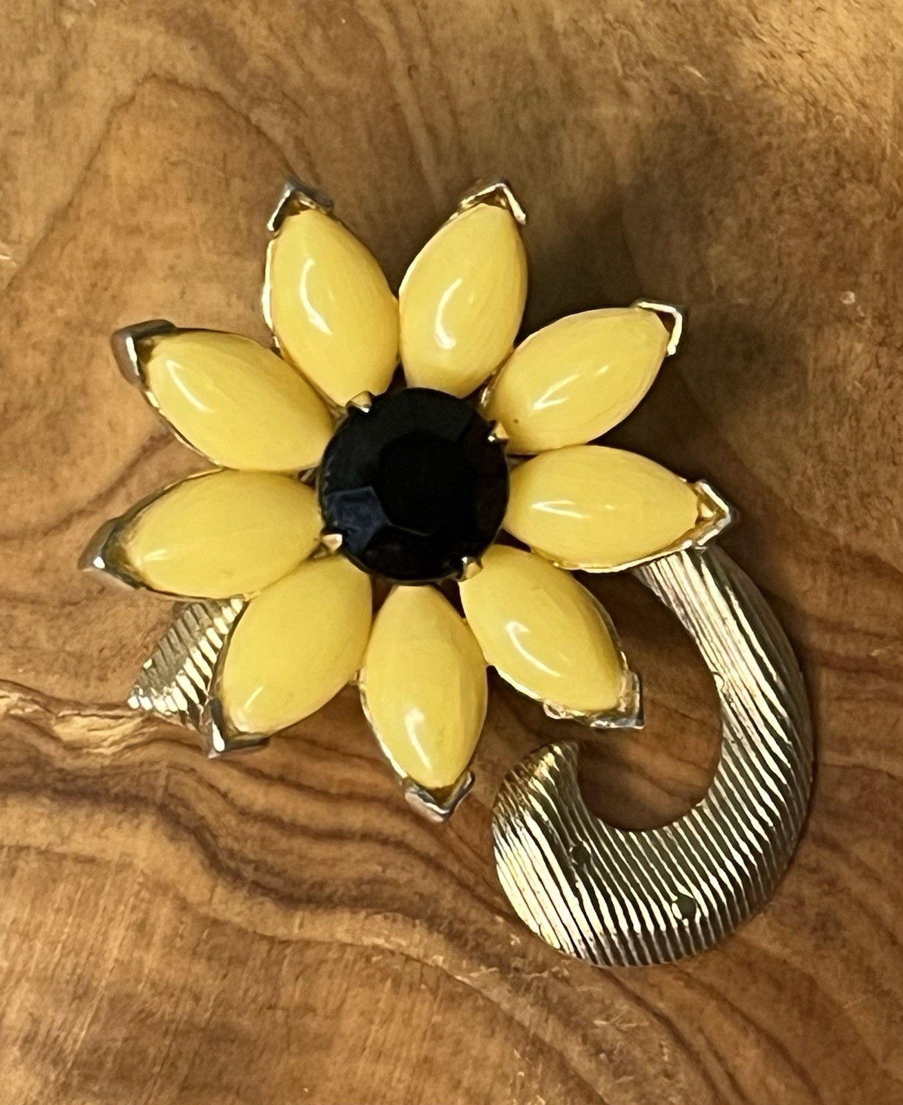 Vintage Yellow Flower Brooch Black Center Gold Tone Retro Daisy Pin 1.5”
