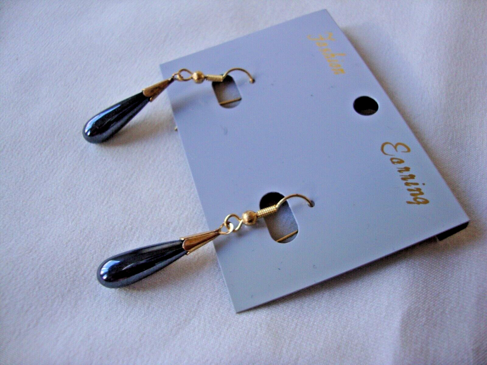 VINTAGE 1970s CLASSIC HEMATITE TEARDROP GOLD TONE HOOK DANGLE/DROP EARRINGS