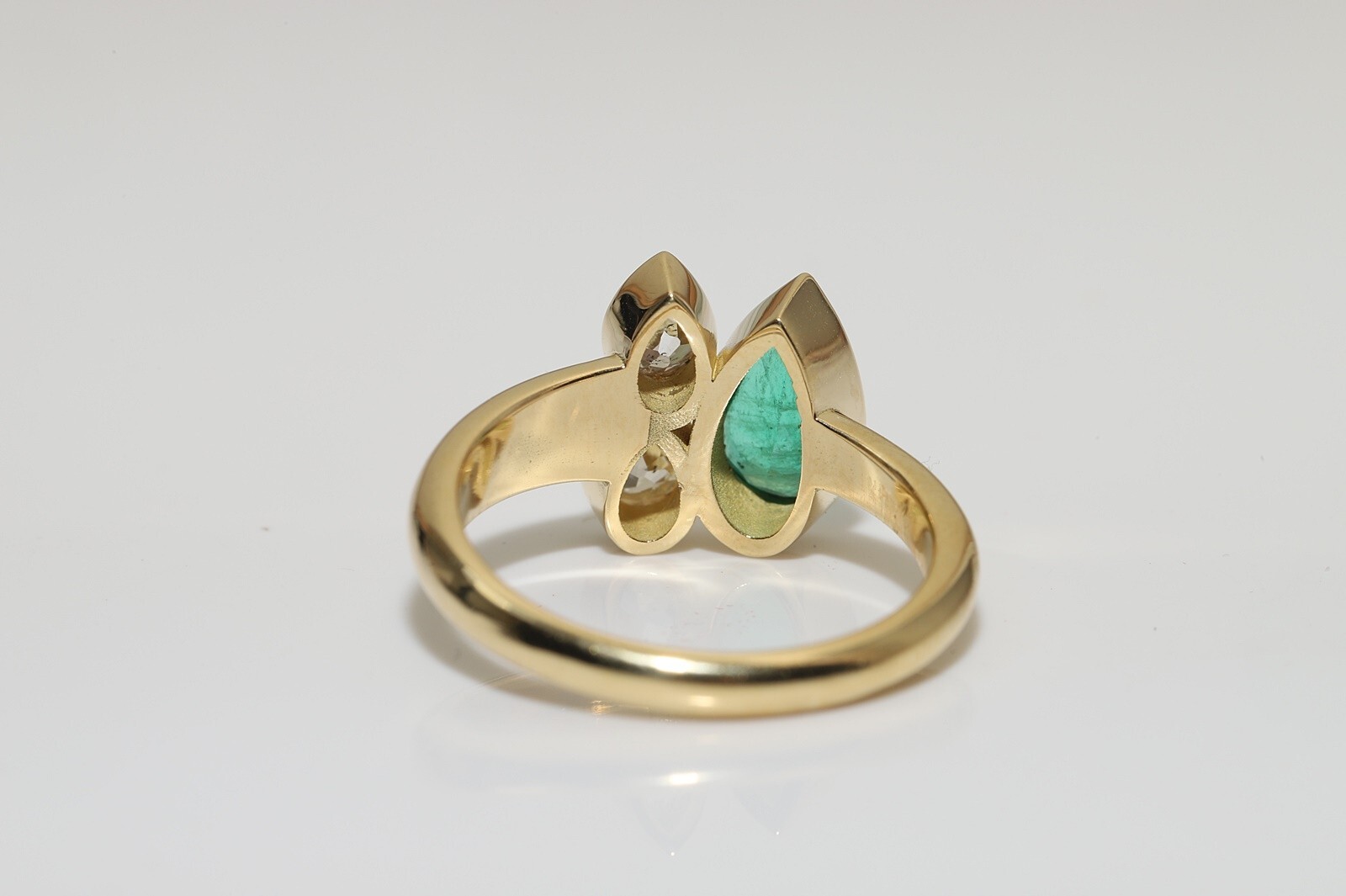 New Made 18k Gold Natural Old Pear Cut Diamond And Emerald Decorated Ring