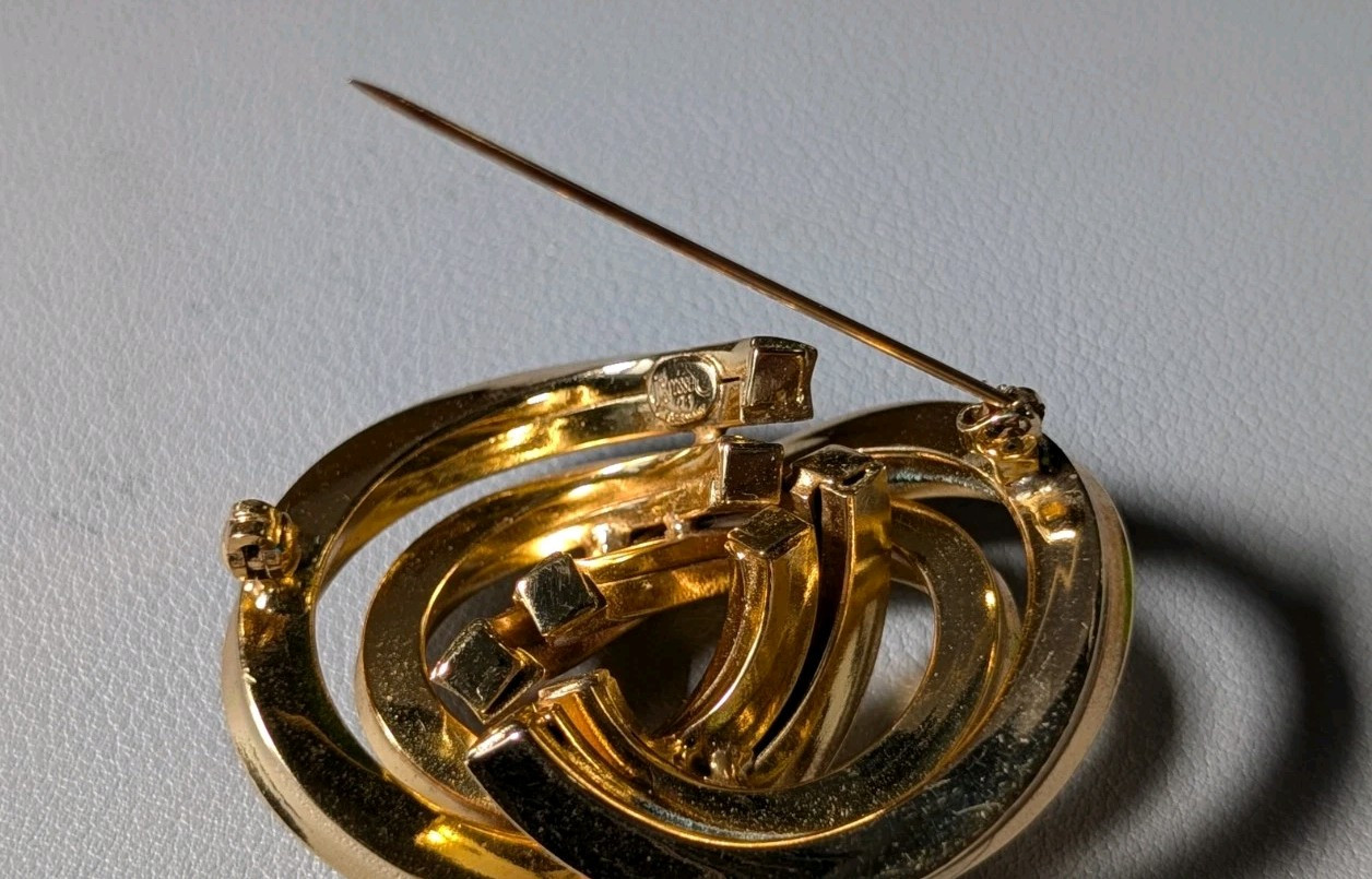 Vintage Grosse Germany Gold Plated Interlocking Infinity Love Knot 1971 Brooch