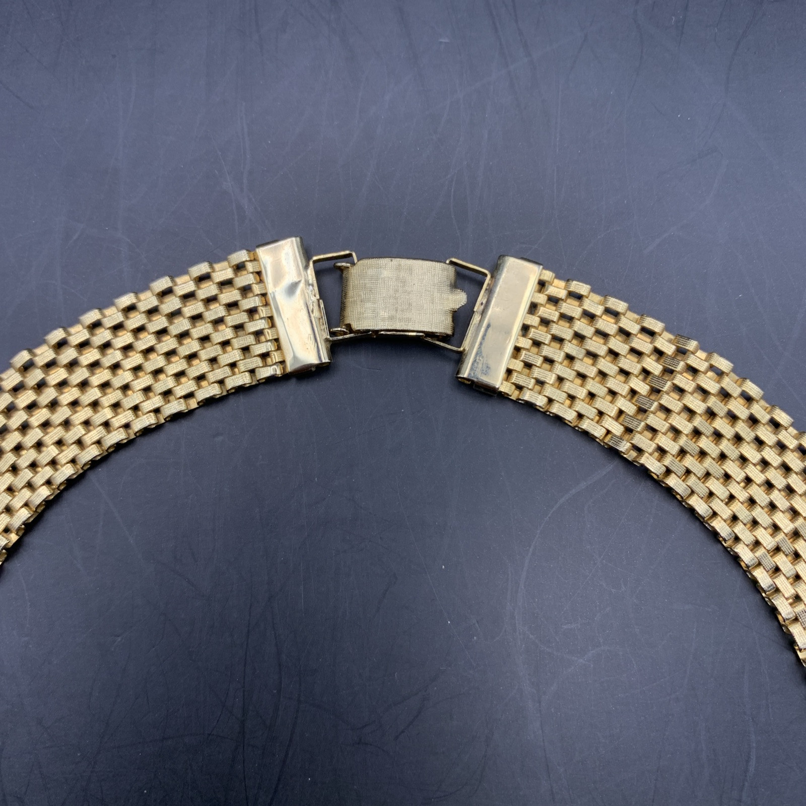 Gold Tone Flat Mesh Collar Necklace Classic 16.5 Inch Vintage