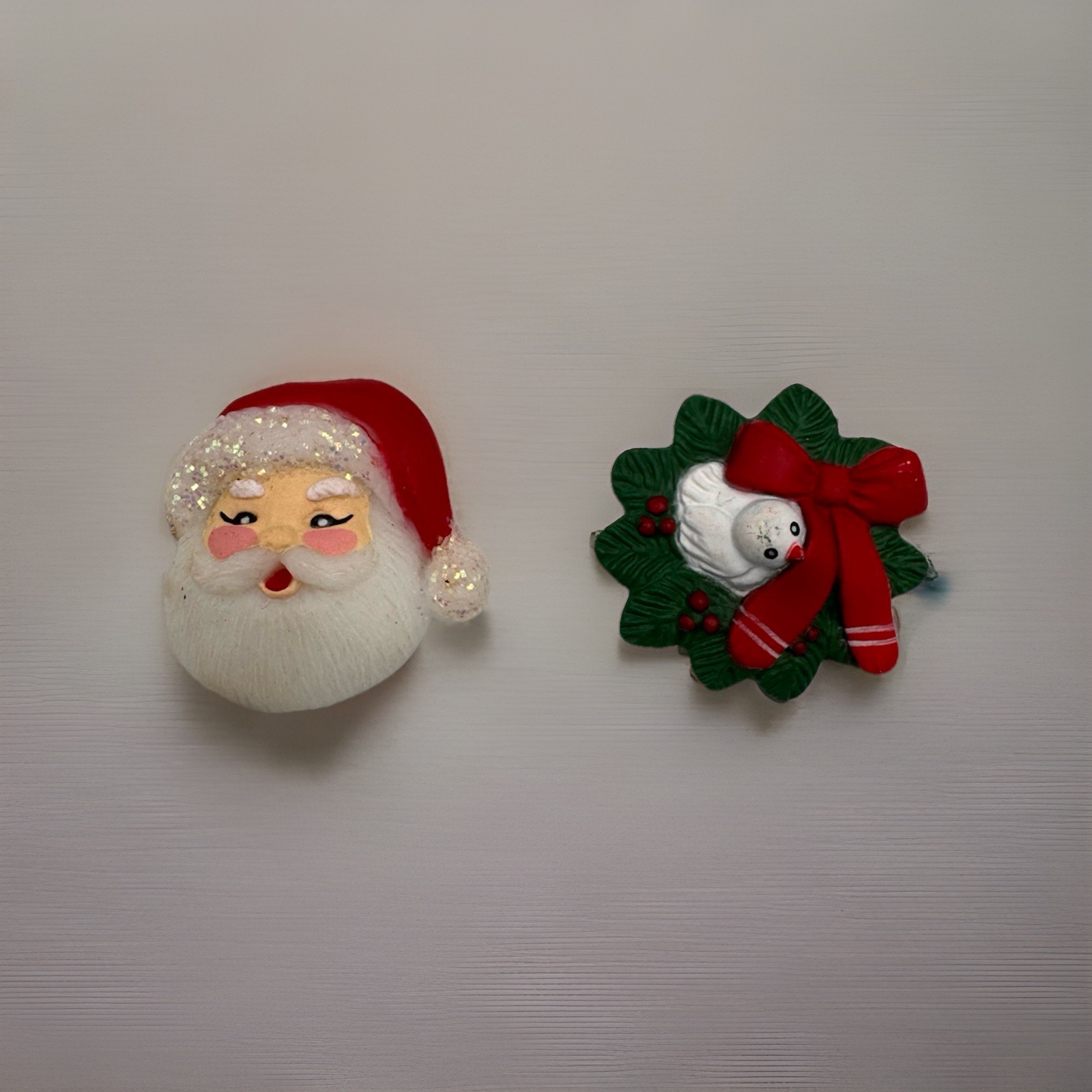2-VTG Fun World Christmas Pins Santa Claus & Wreath Bird Brooch Lot
