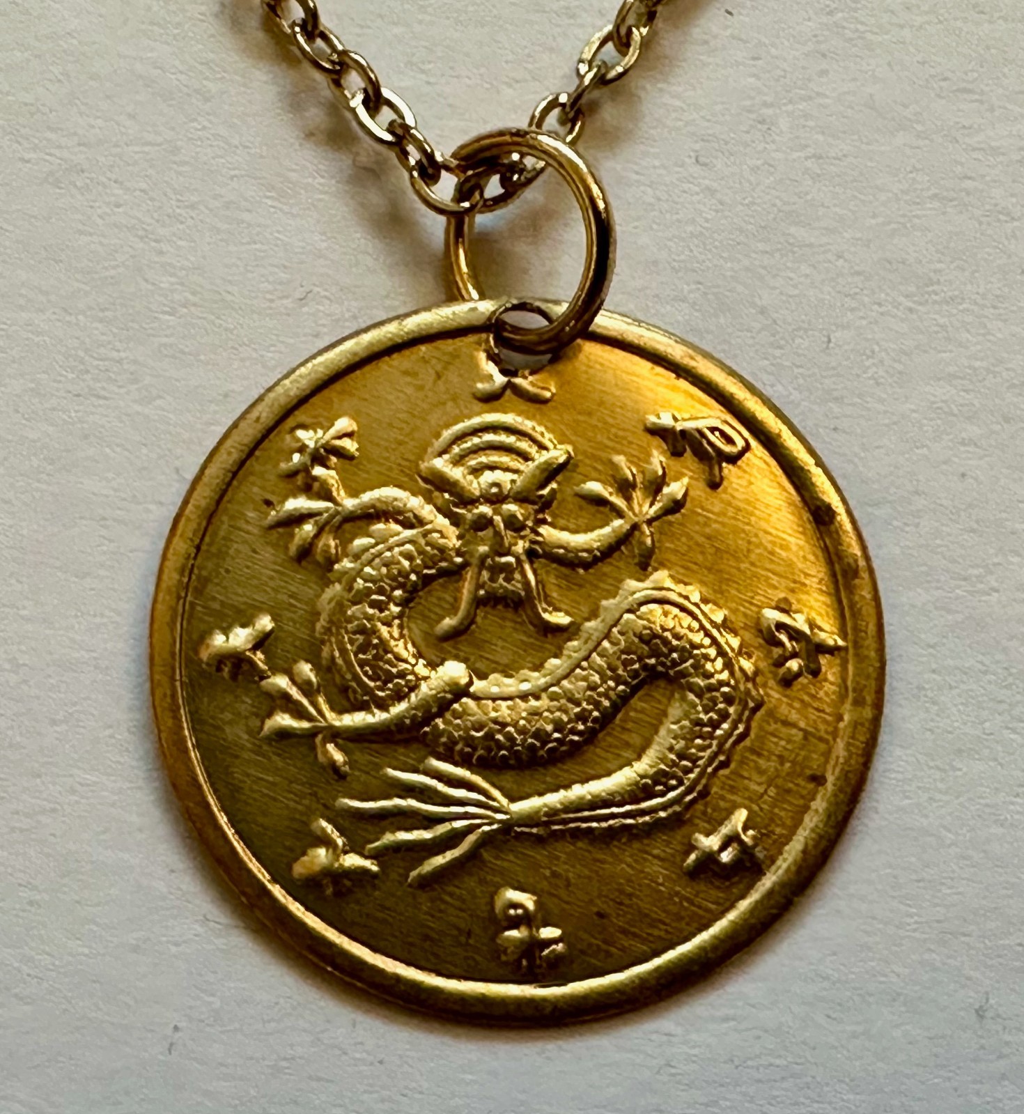 Dragon Vintage Dragon gold tone round charm pendant 3/4 of 1″ necklace 18″ vtg
