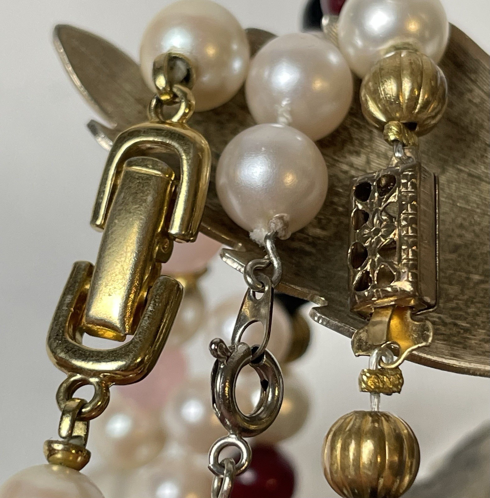 Lit 3 Vtg Faux Pearl Beaded Bracelets 7.5” White Pink Black Gold Toned Clasps