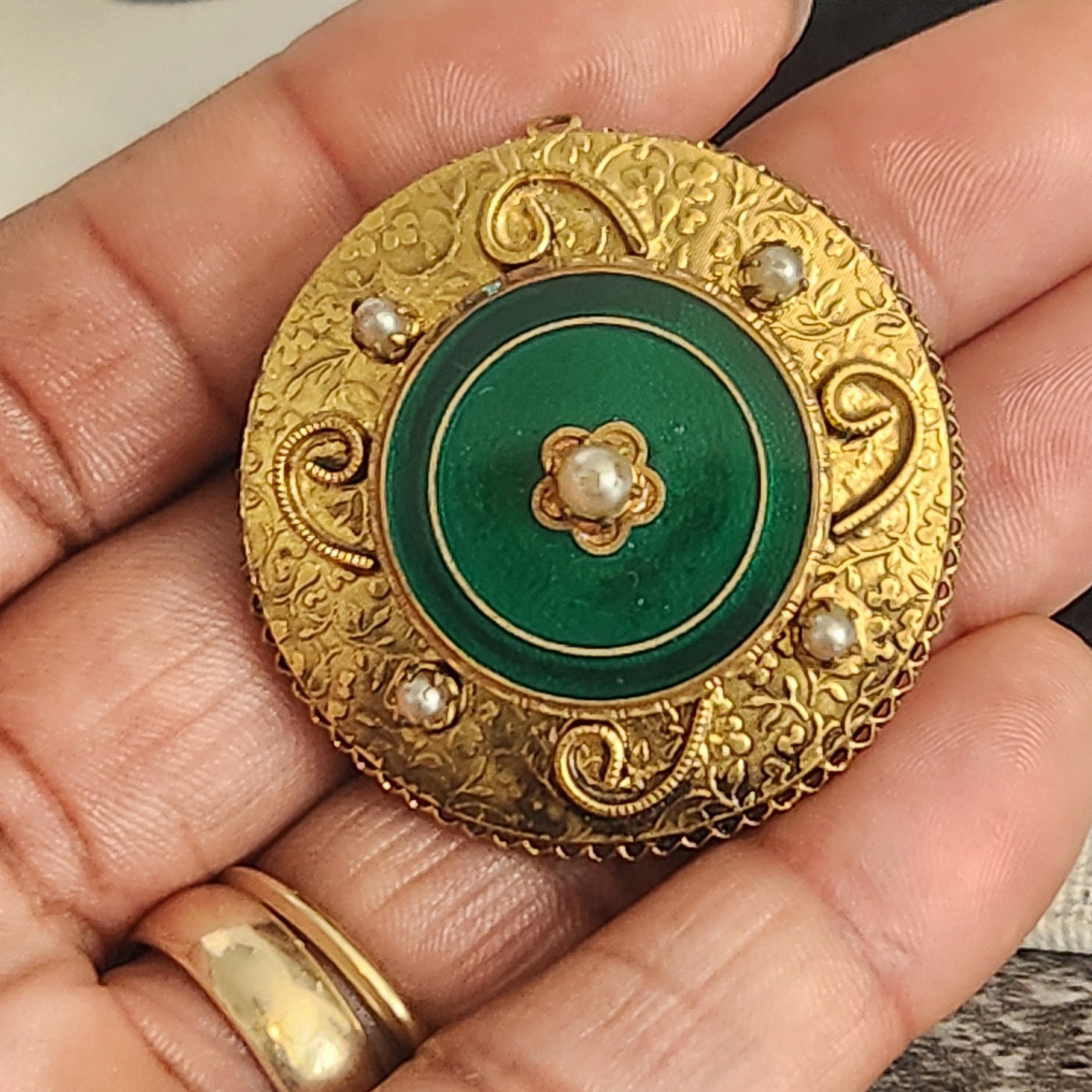 Antique Victorian Style Gold Tone Green Enamel Seed Pearl Round Floral pendant