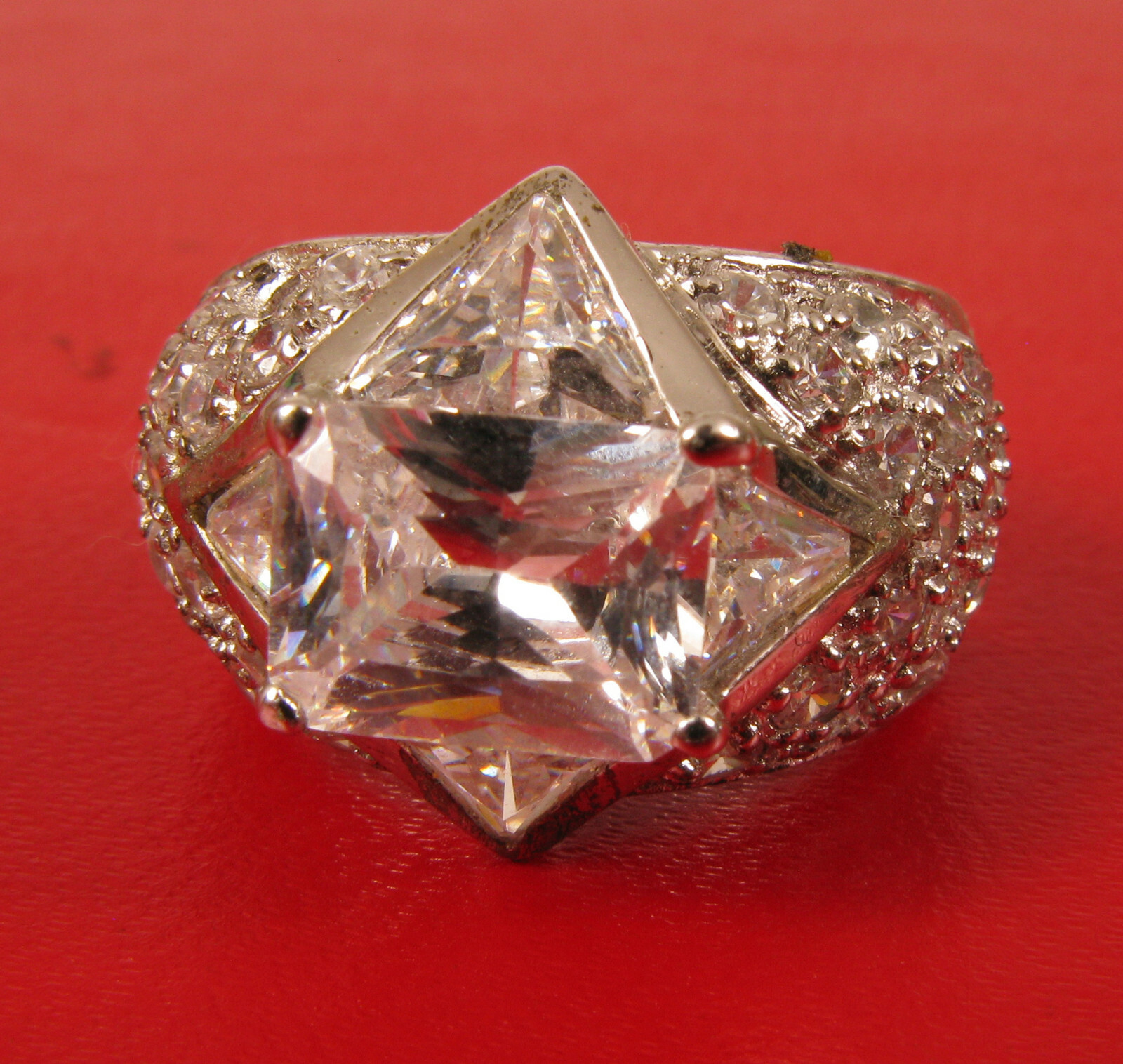 VINTAGE LINDENWOLD FINE JEWELERS STERLING SILVER CUBIC ZIRCONIA CZ COCKTAIL RING