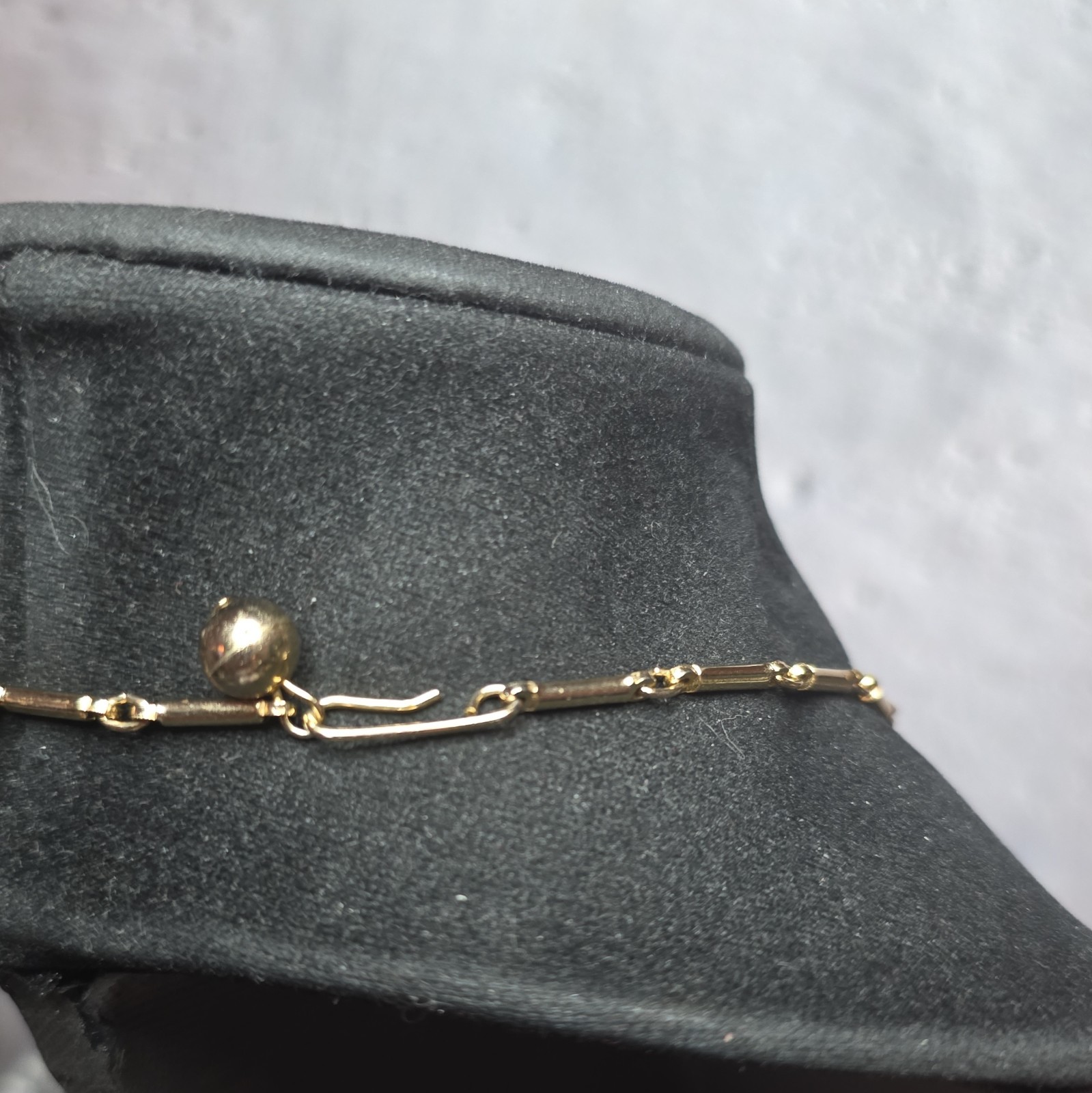 Gold Tone Leaf Motif Choker Necklace with Bar Link Chain and Hook Closure