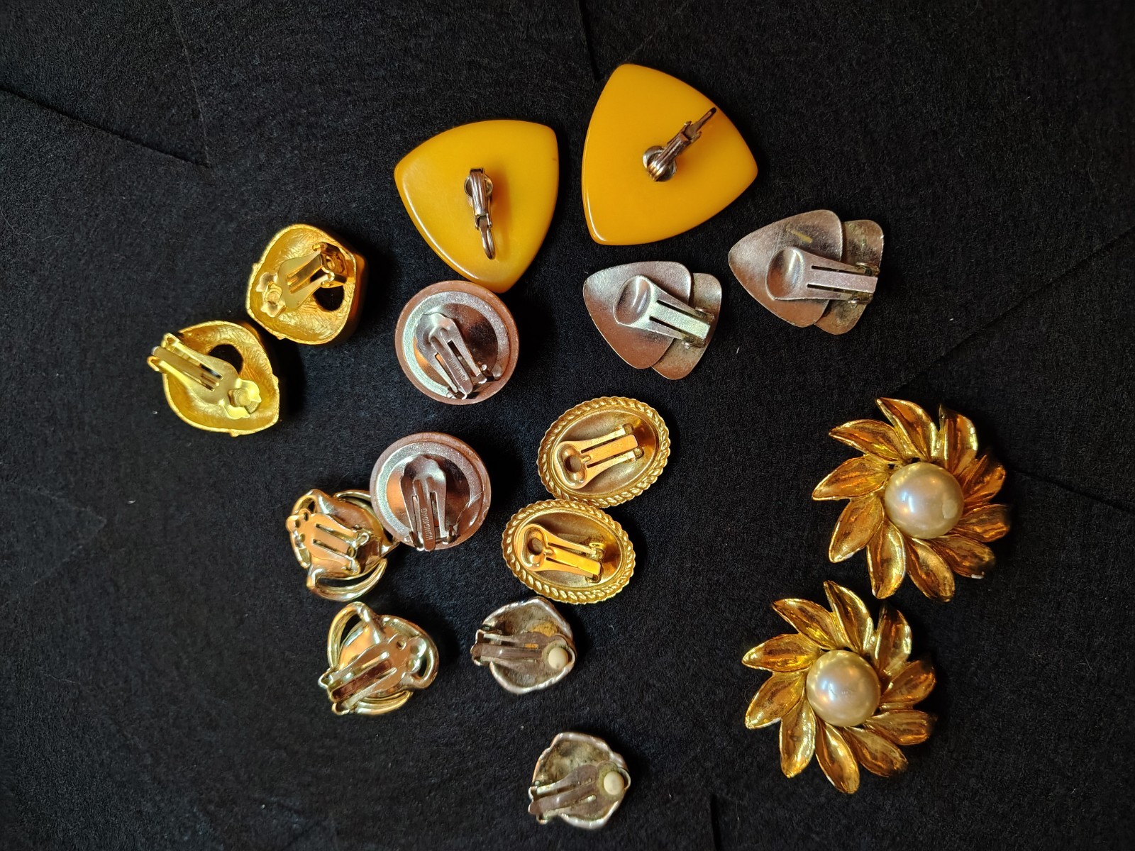 Vintage 60s 80s 8 Pairs Clip On Earrings Flower Bakelite Metal Costume B25