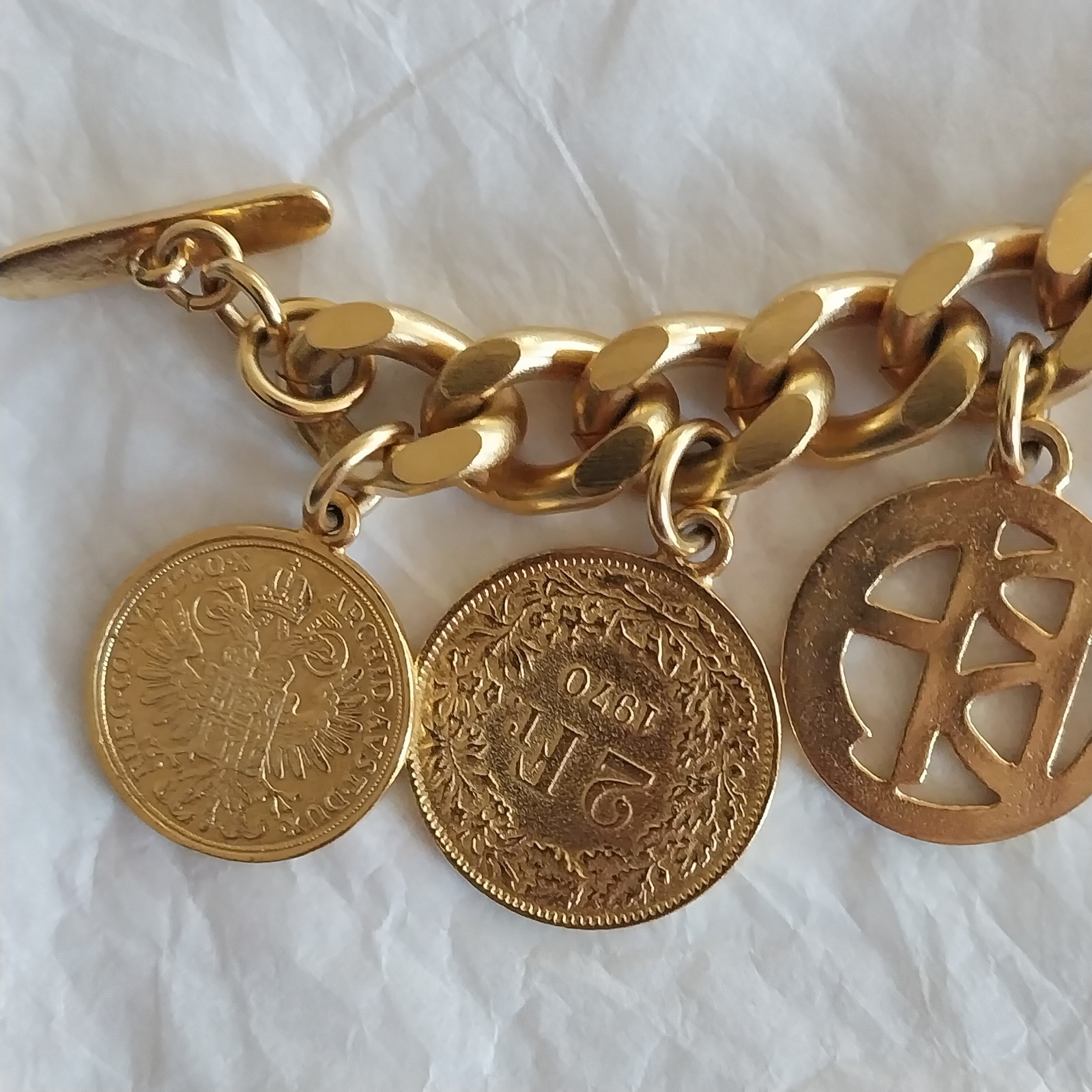 Vtg Ben Amun Gold Tone Coin Charm Chain Toggle Bracelet 7.5” Statement Estate