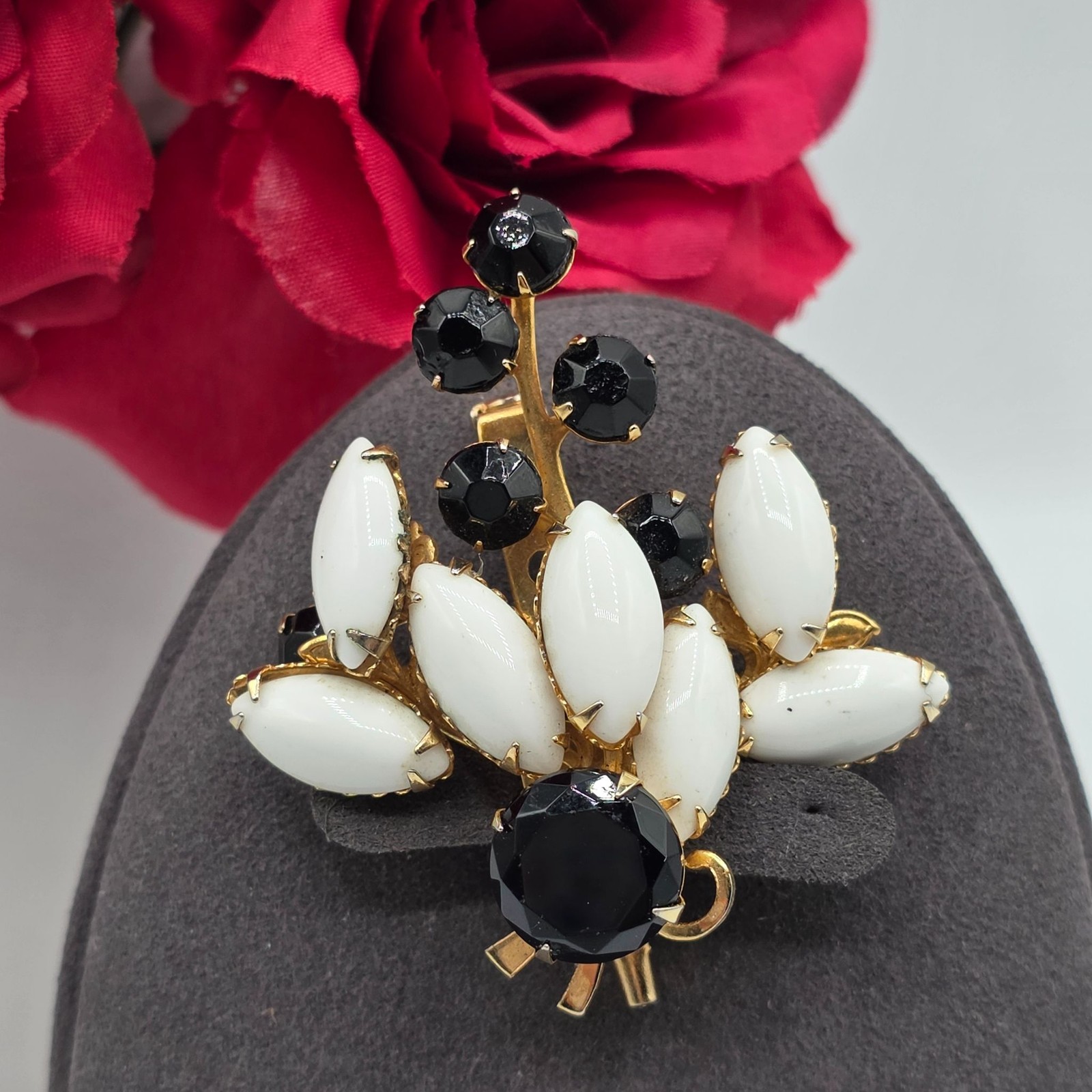 Vintage Art Deco Brooch White Black Stone Gold Tone Floral Bouquet Pin Jewelry