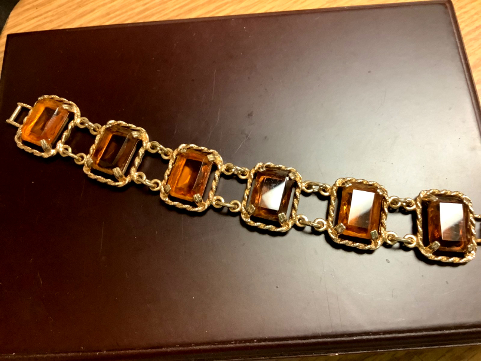 Vtg 1970 SARAH COVENTRY “Wild Honey” Gold Tone Amber Glass Color Bracelet