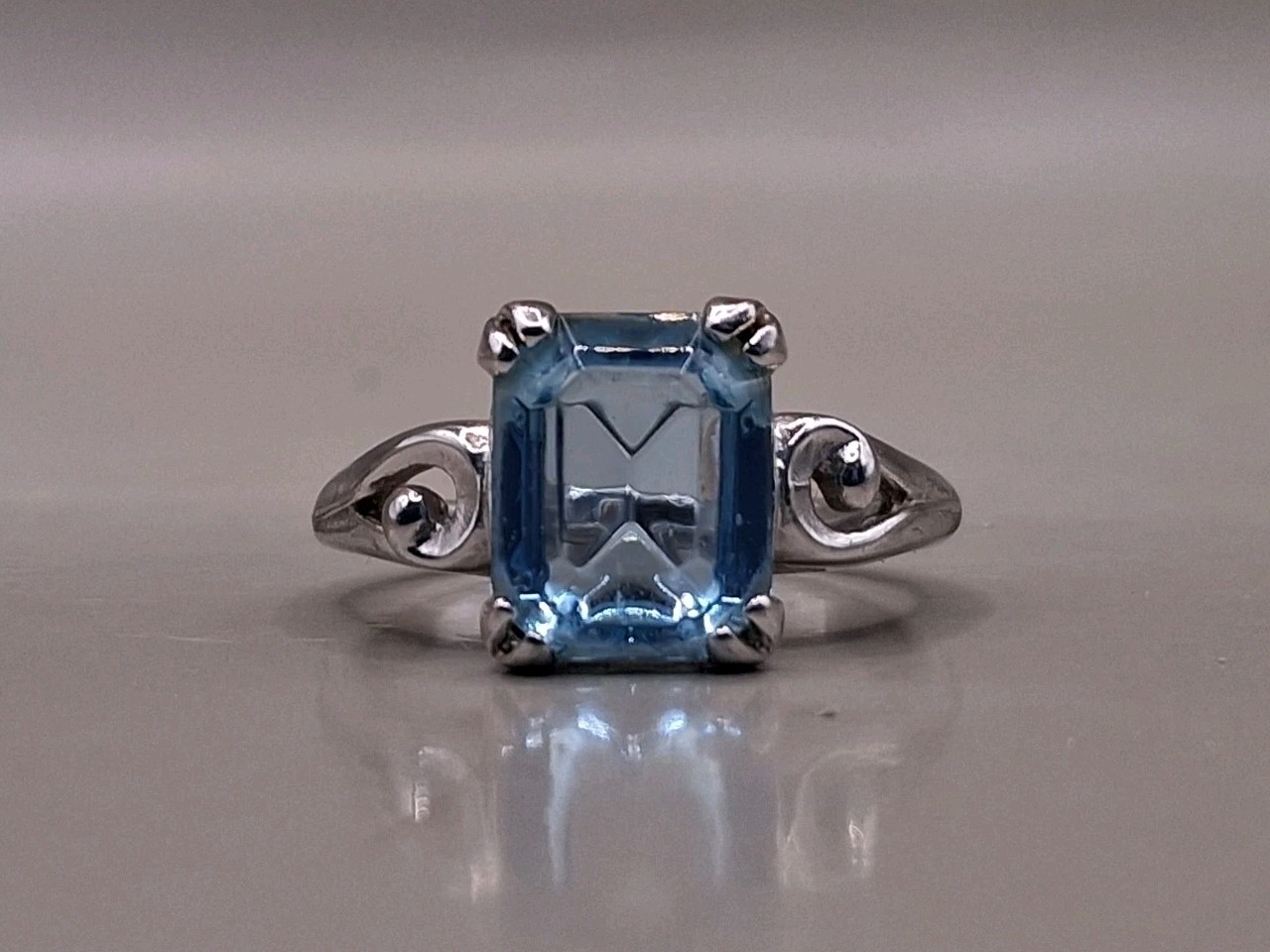 Vtg Avon Blue Crystal Silver Tone Ring Sz 6