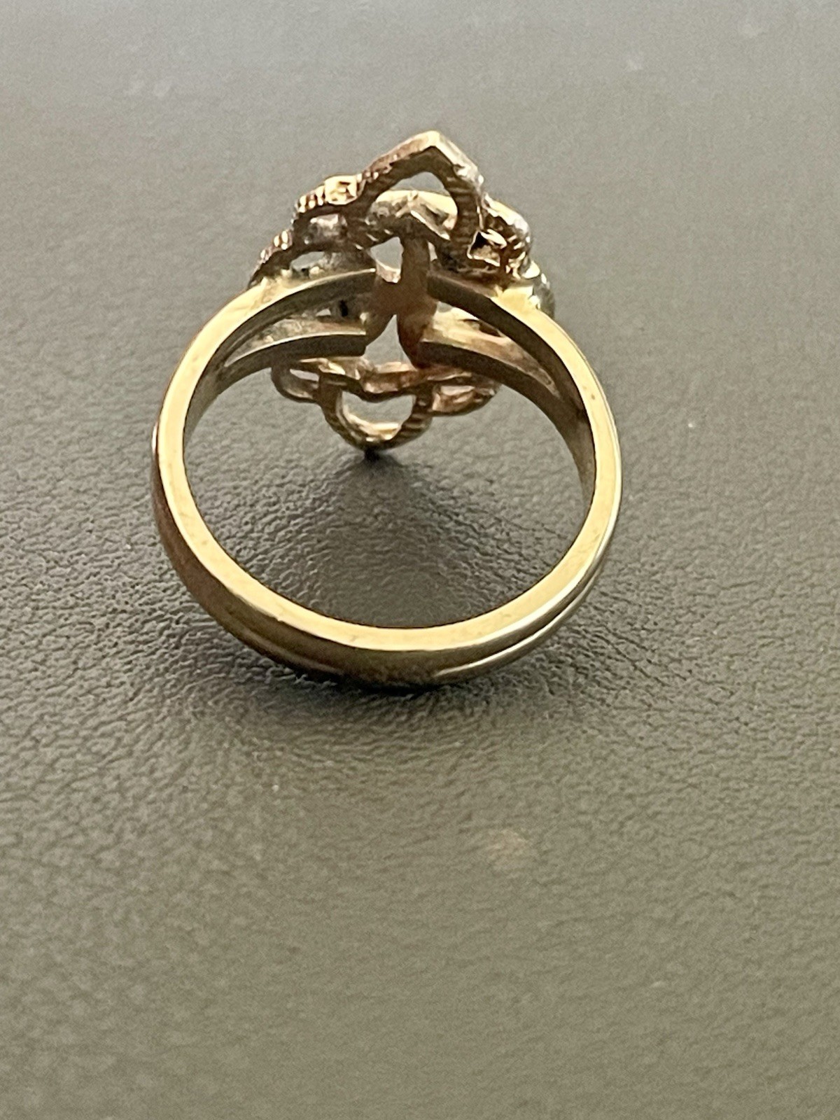 14KT Yellow Gold 0.05CTW Diamond “R” Initial Ring. Size 3.75 (BU157)