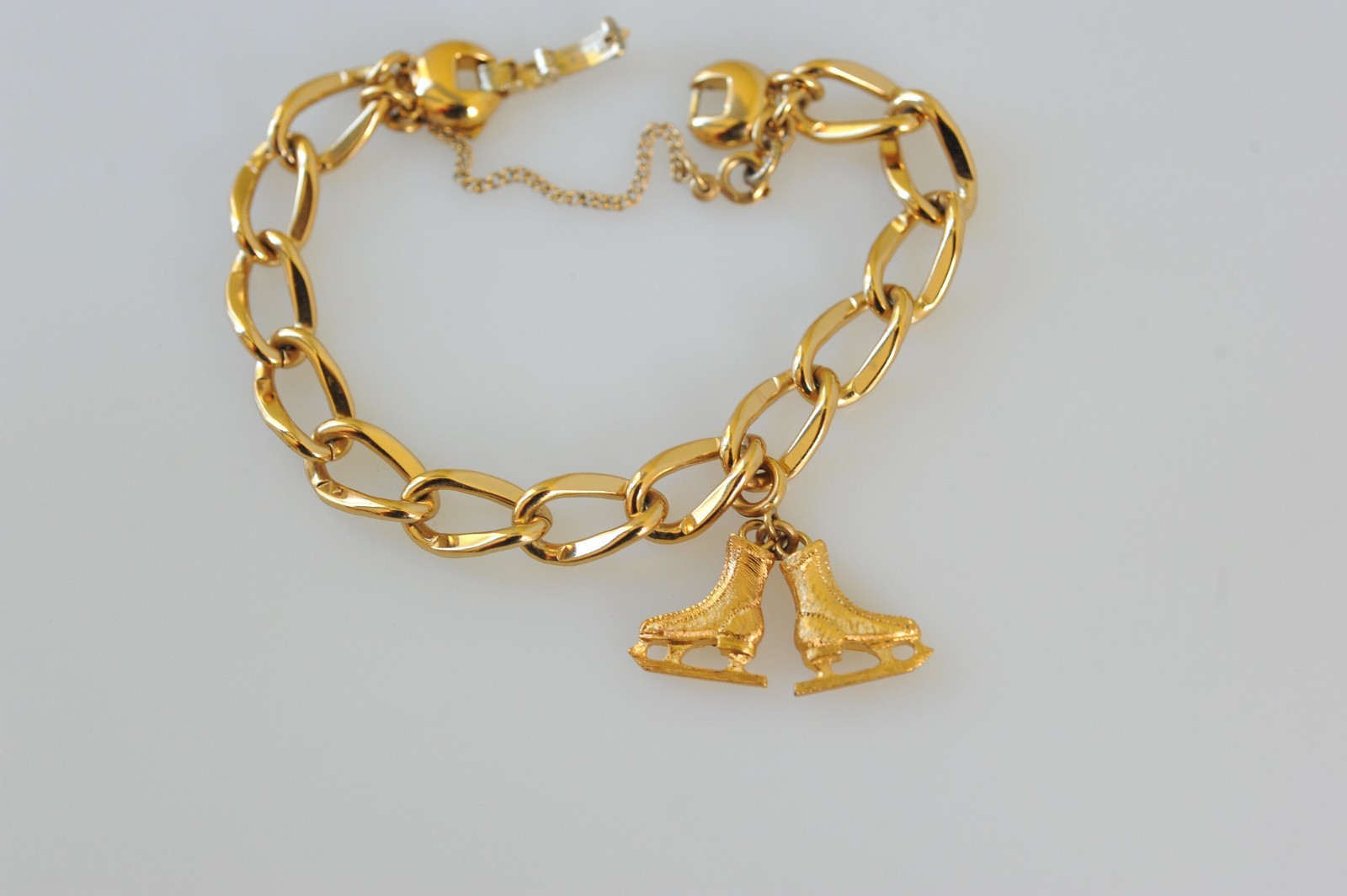 Vtg Monet signed Charm gold tone bracelet starter with 1 charm ****READ AF13