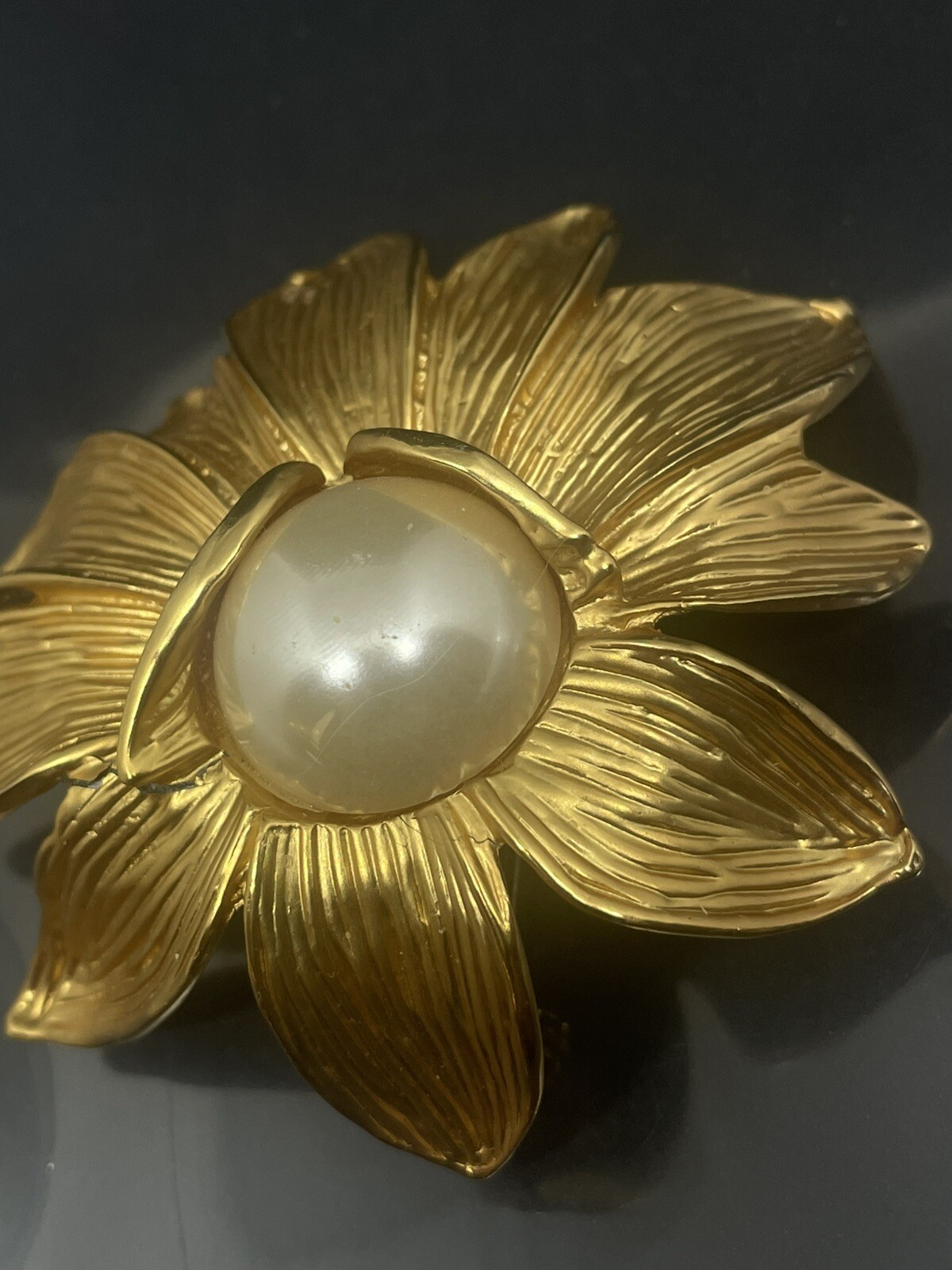 Vintage READ Dahlia Flower GoldTone Faux White Pearl Center 2.5” Pin Brooch