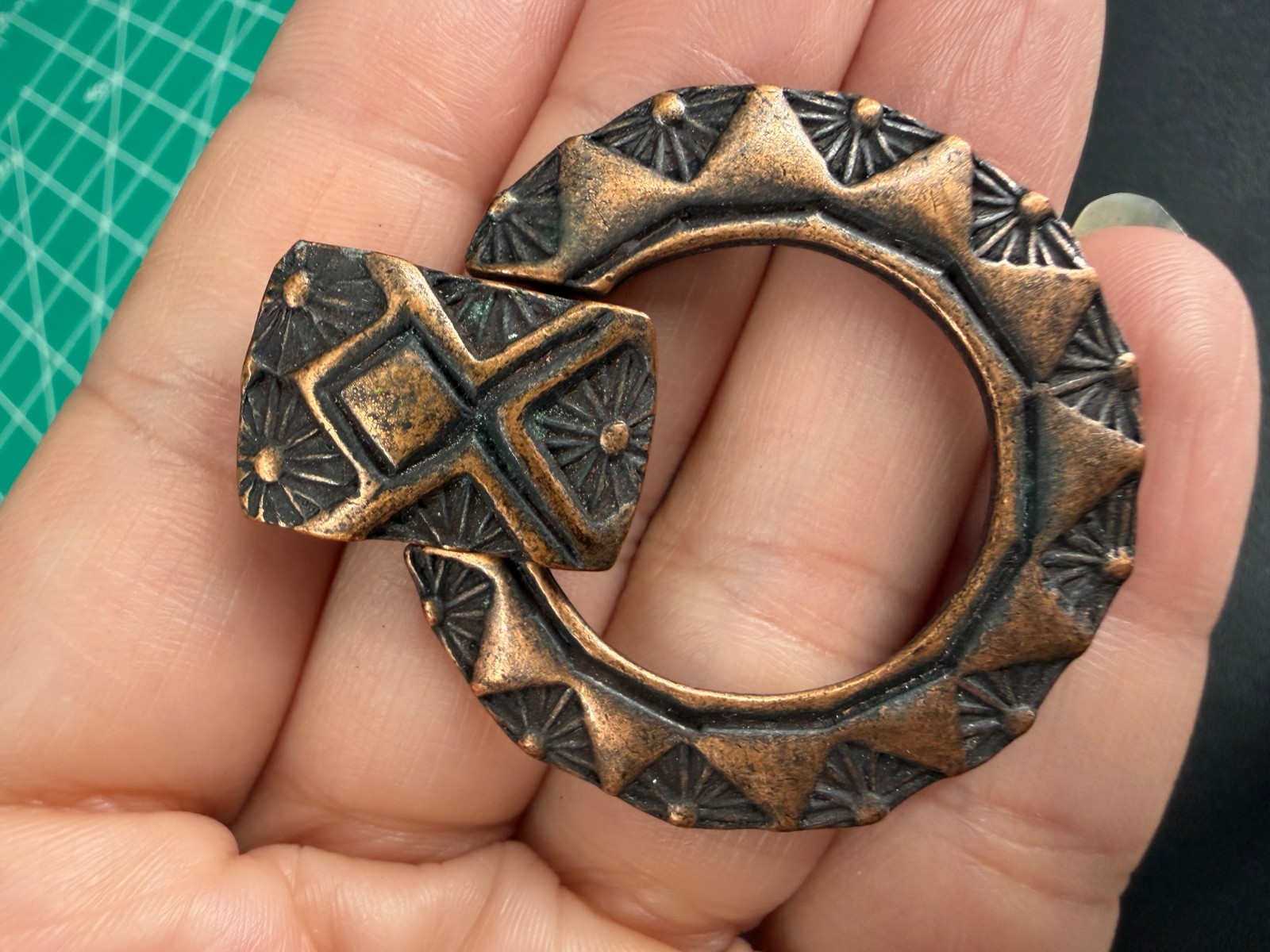 Vintage Southwestern Copper Tone Hoop Earrings Tribal Statement Door Knocker