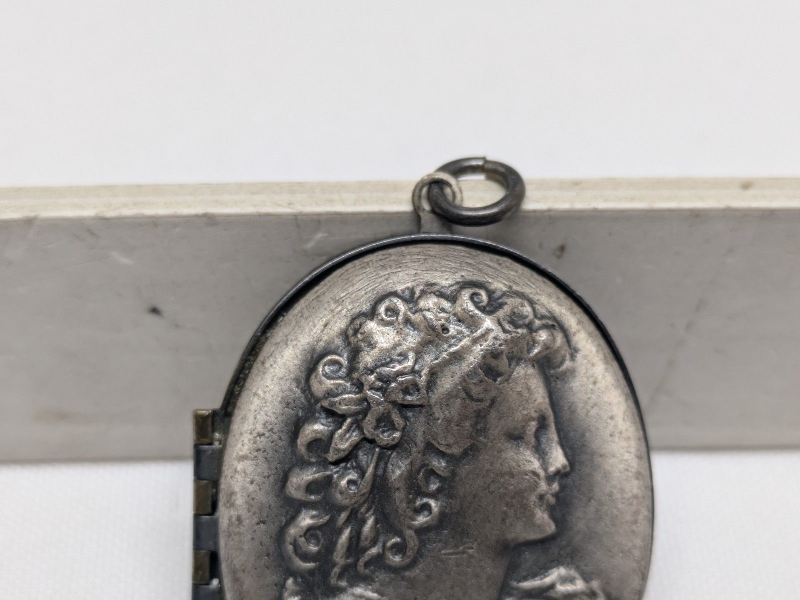 Antique! Art Nouveau Lady Portrait Oval Photo Locket Pendant! 🖼️