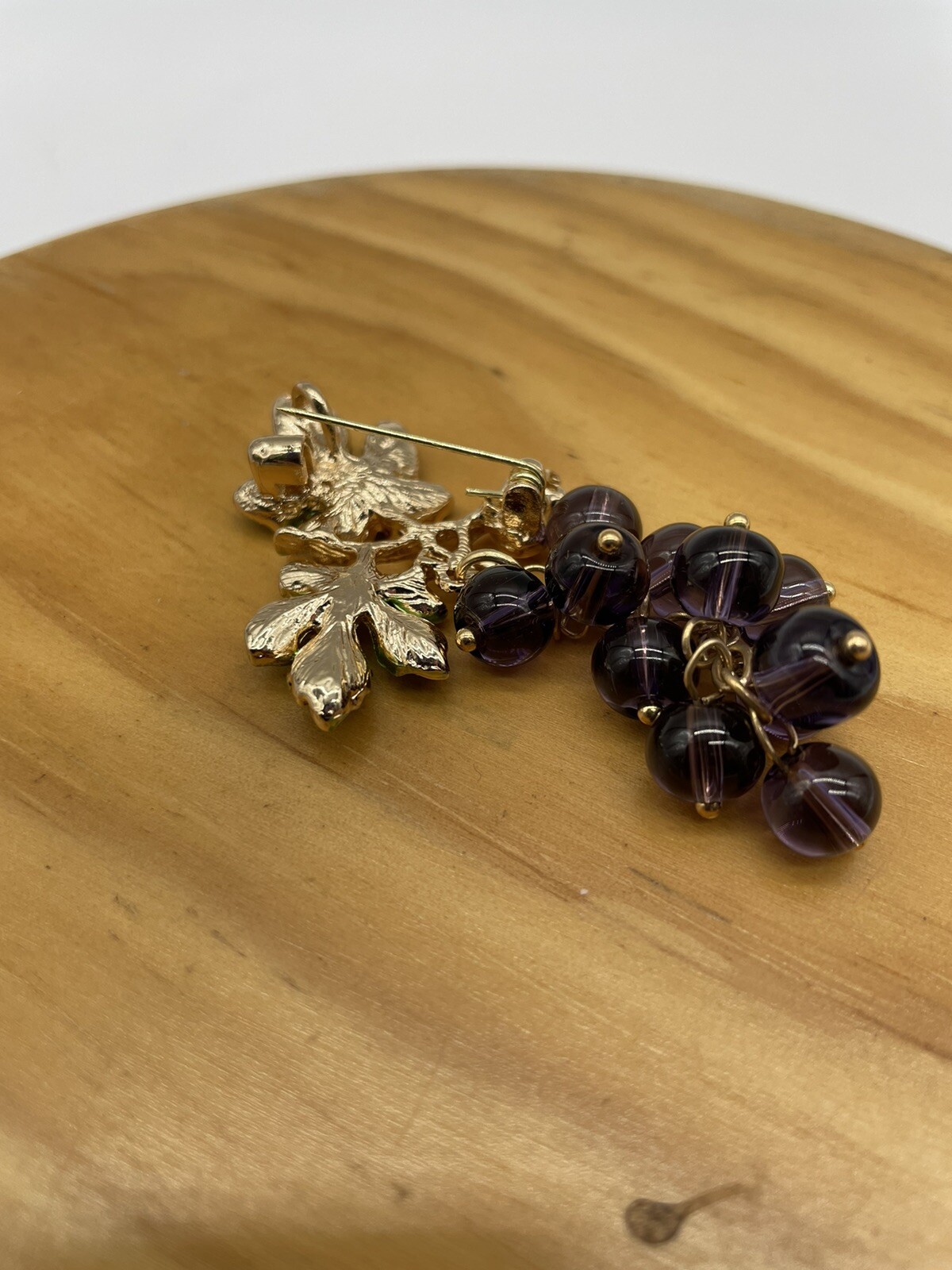 Brooch/Pendant Bunch of Glass Amethyst Purple Grapes on Gold Tone Green Leaves