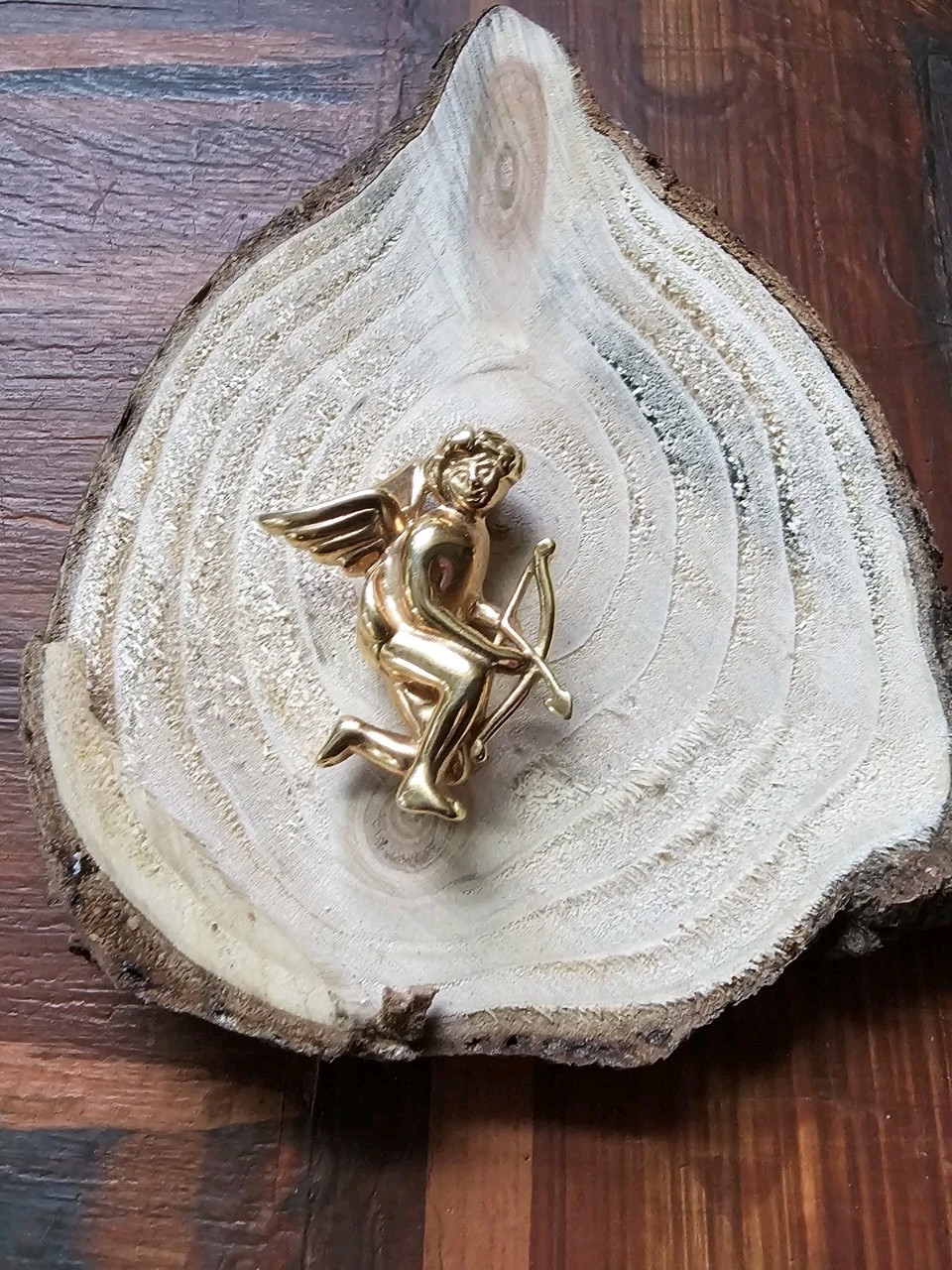 Krementz Cupid Brooch Gold Tone Cherub Wings Flying Dart Bow Signed Vtg 1.25″