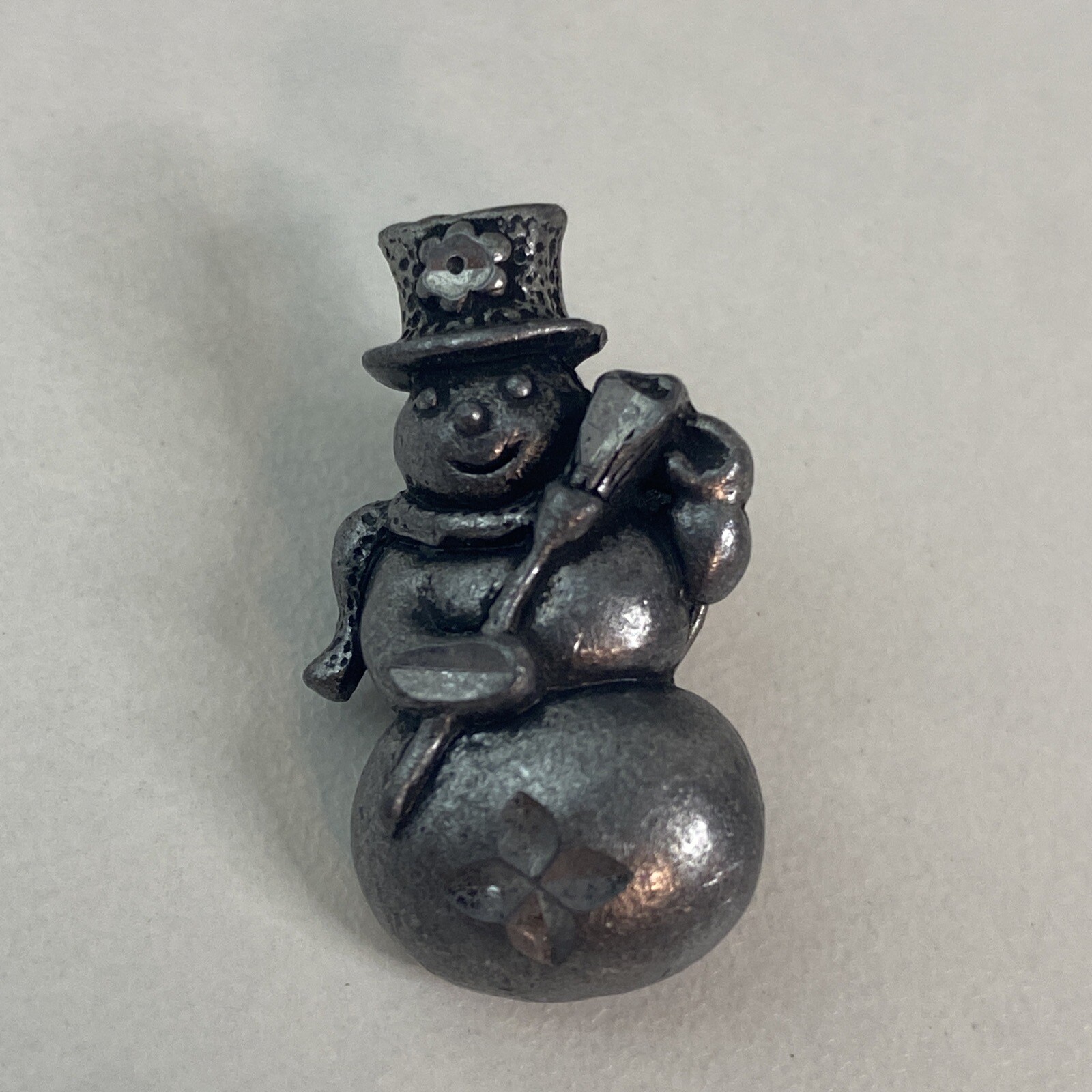 Snowman with Broom Pewter Silver Metal Color Tie Hat Lapel Pin Signed DM 99 VTG