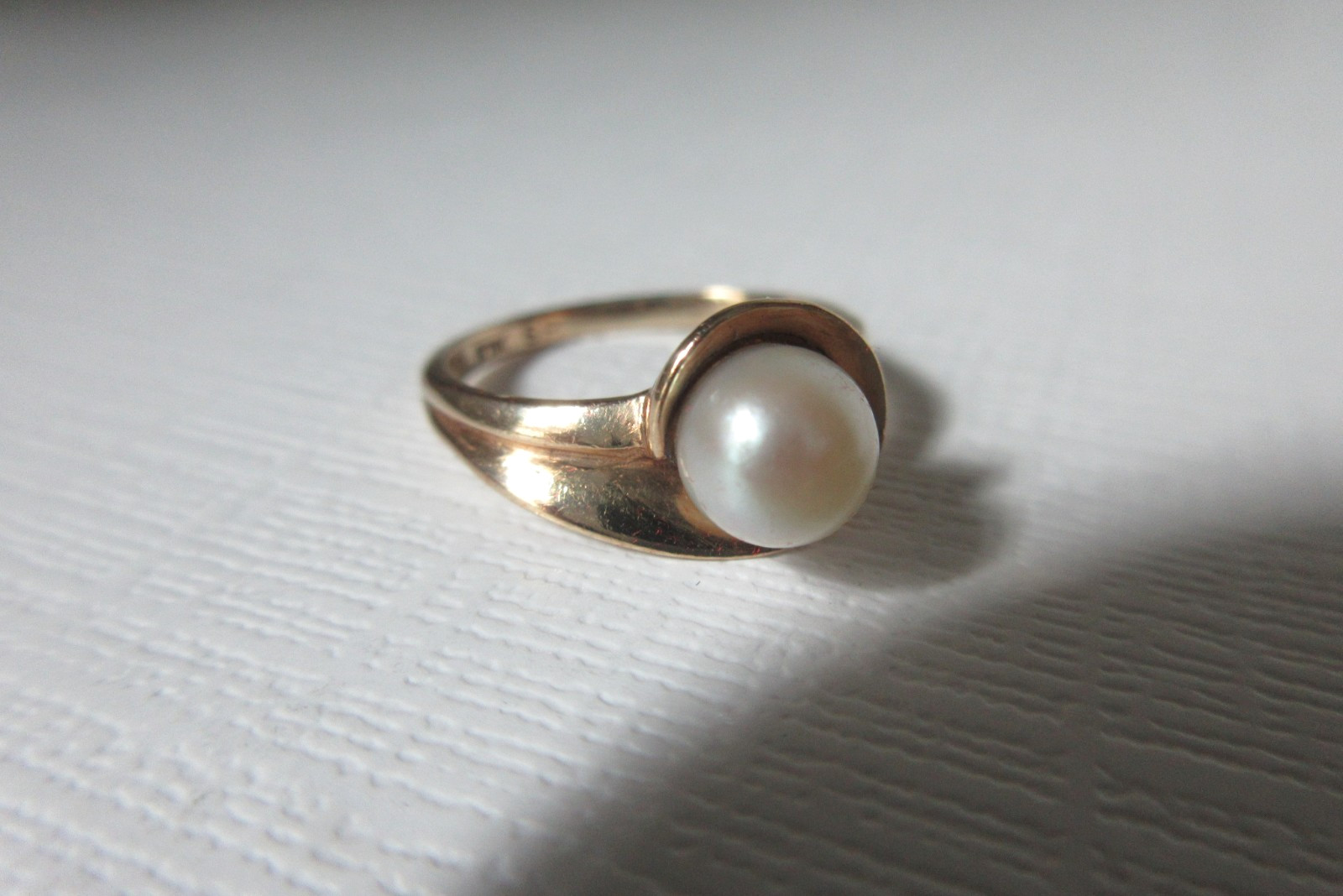 Vintage 1960’s Pearl Yellow Gold Ring ~ 10K ~ 6mm~ Swirl Setting