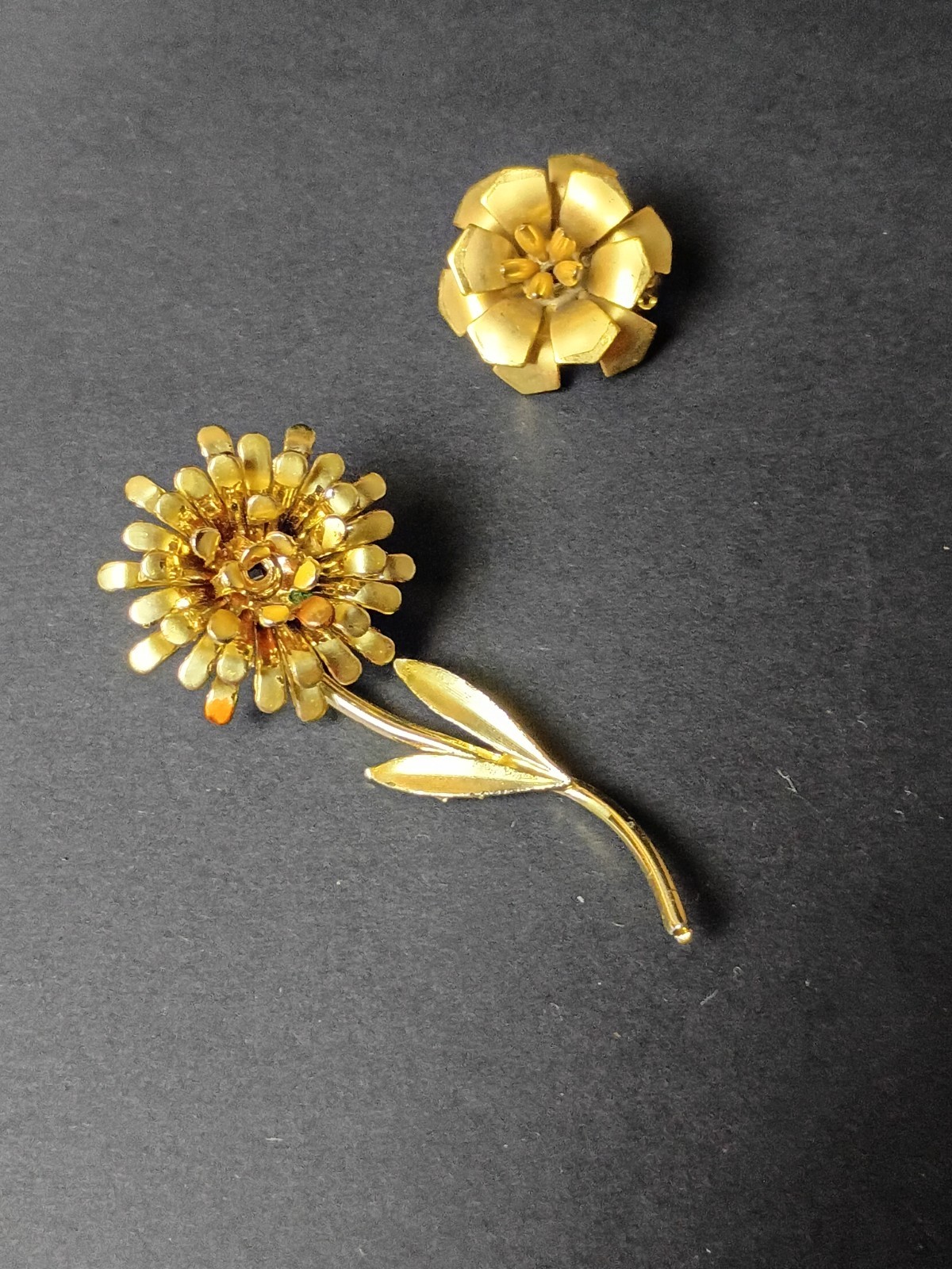 TWO Vintage Floral flower Brooch Pin Gold Tone