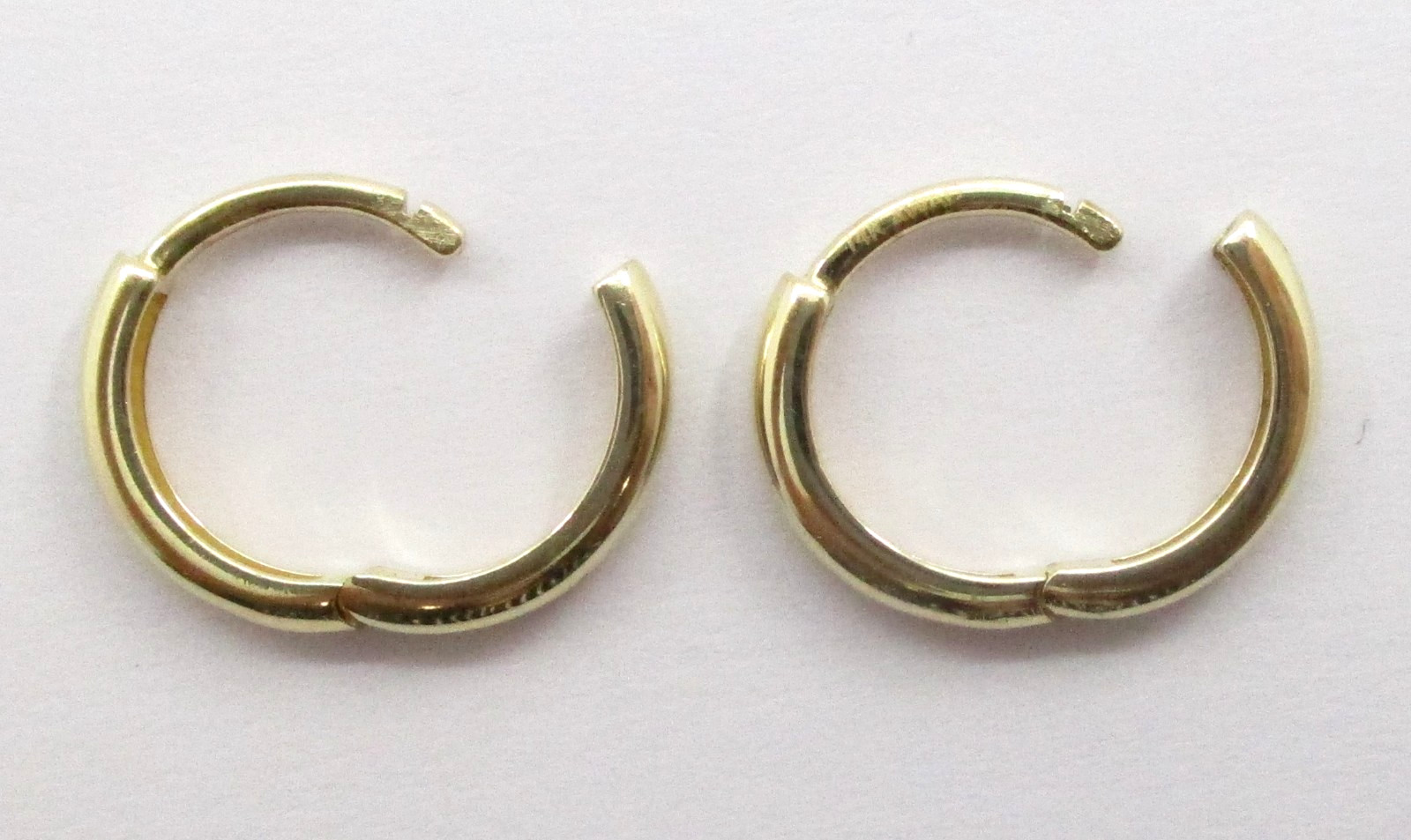 14 Karat Yellow Gold Small Hoop Earrings 13.2 mm 1.53 Grams