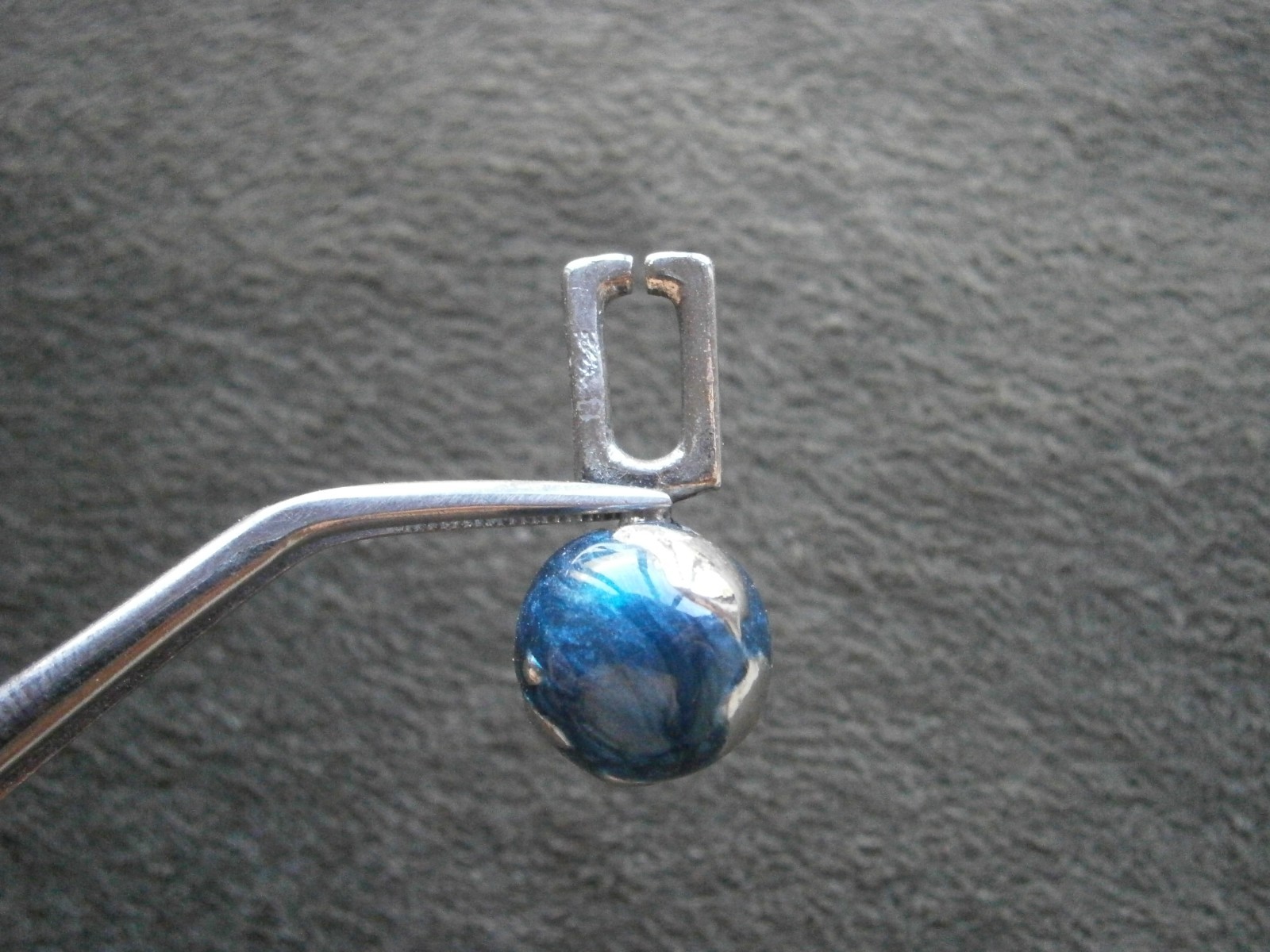 Globe Earth Vintage Silvertone & Enamel Bracelet Charm Pendant 6.7g ~ Large Bail