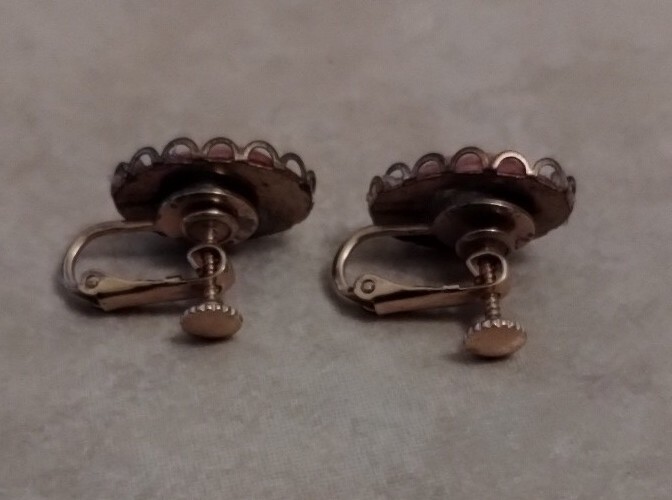 Vintage 1950’s Flower in LUCITE Red OVAL Screw Post/Clip-On Earrings