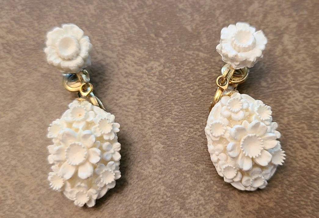 Vintage Lightweight White Carved Celluloid Flower Earrings and Necklace Set