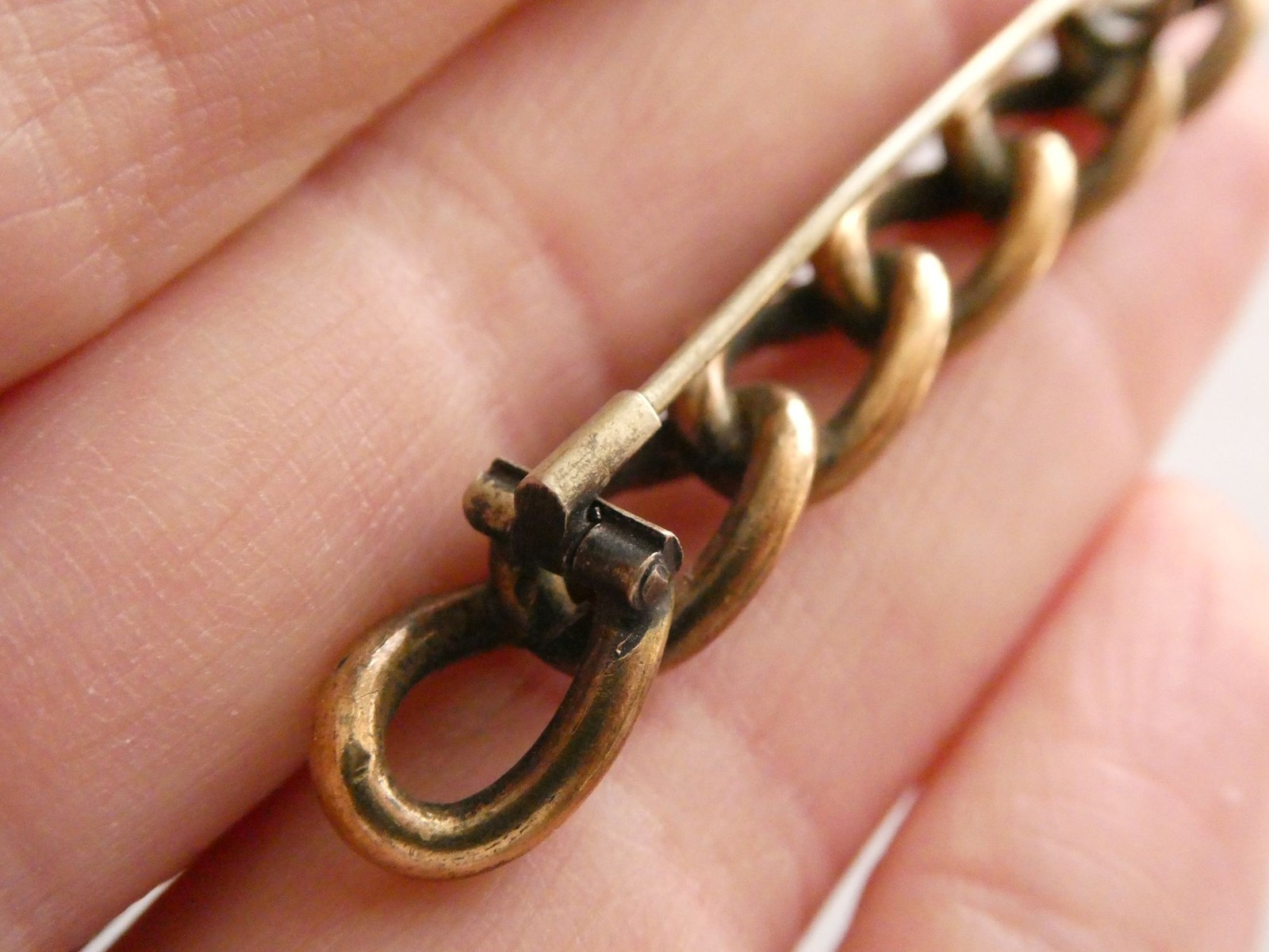 Antique Unmarked 12k Gold Fill Victorian Chased Loops Pin 6.7g 56mm Length