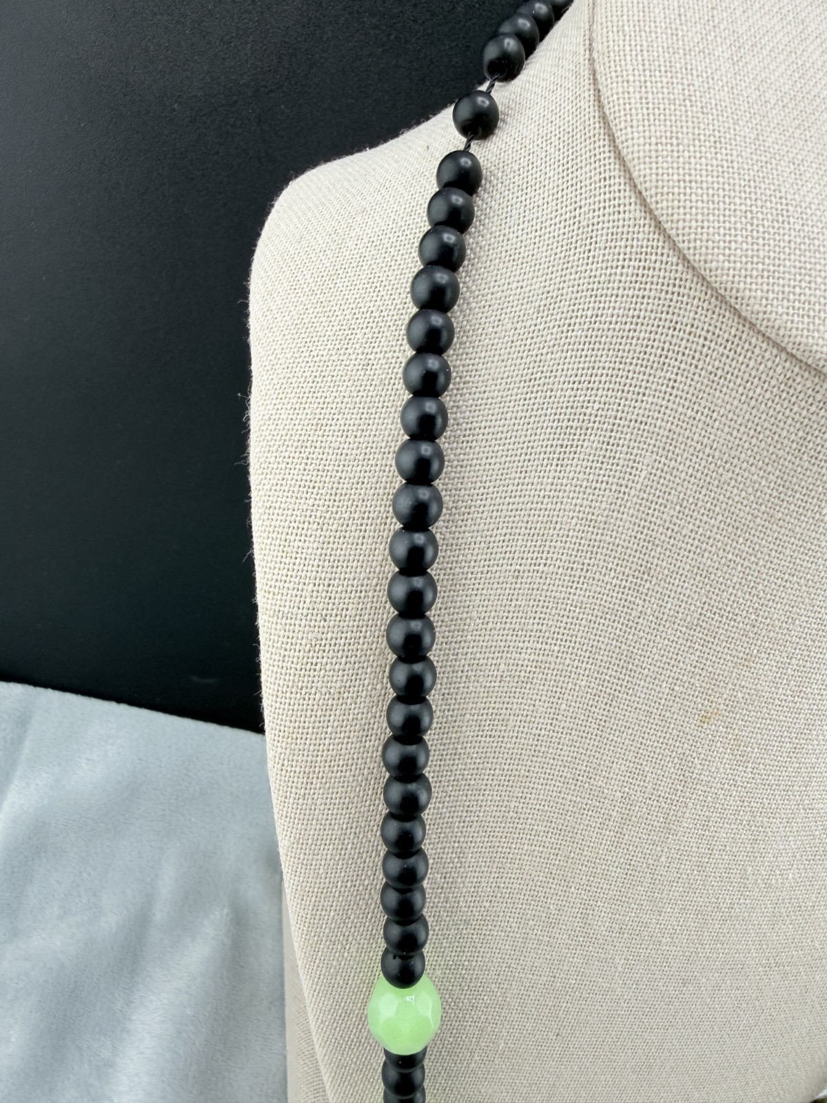 Vintage Beaded Necklace Black Green Glass Stone Silver Tone Alien 24″