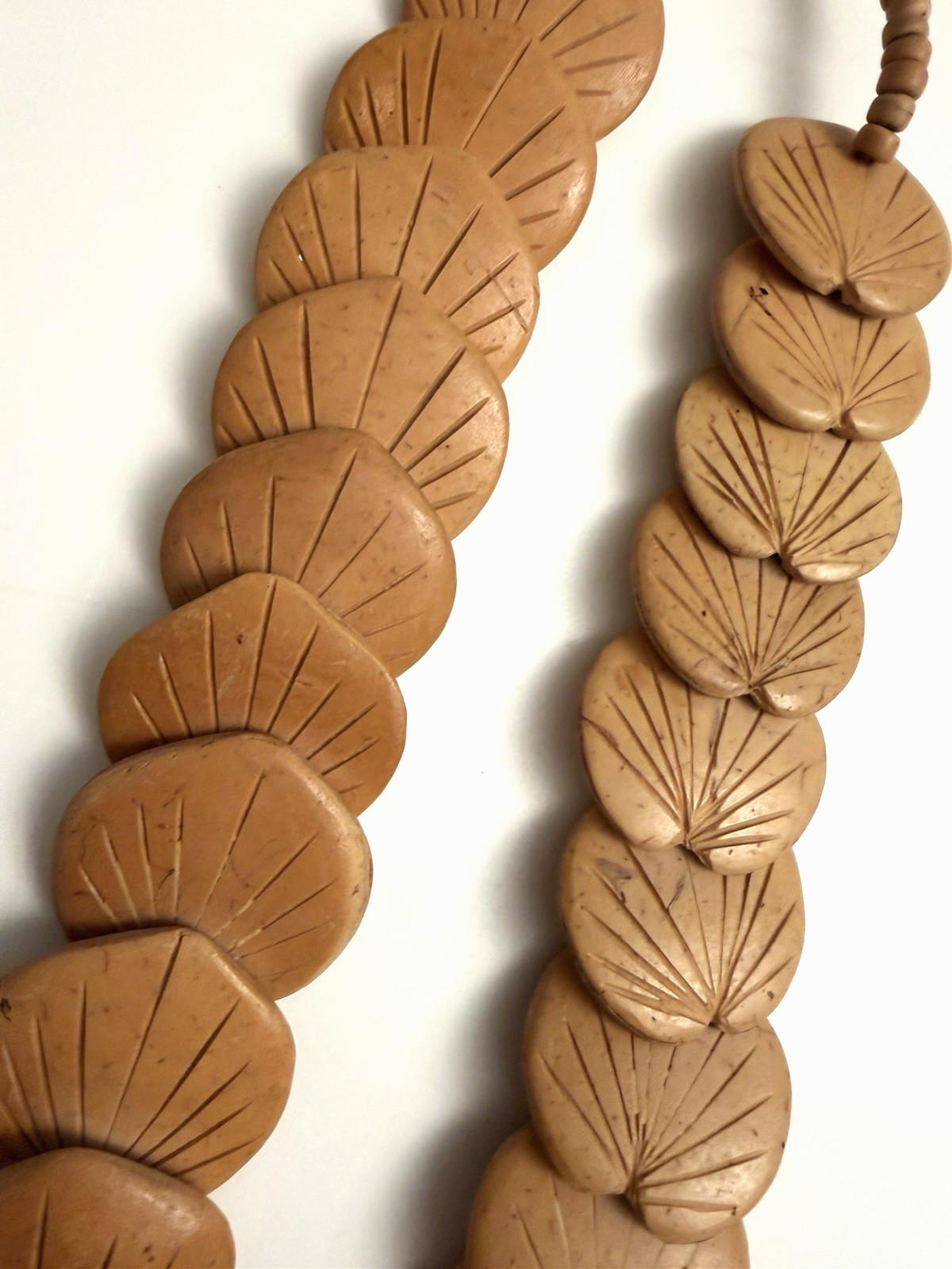 Vtg Carved Chunky Wooden Disc Necklace Pendant Boho Tribal Ethnic Earthy