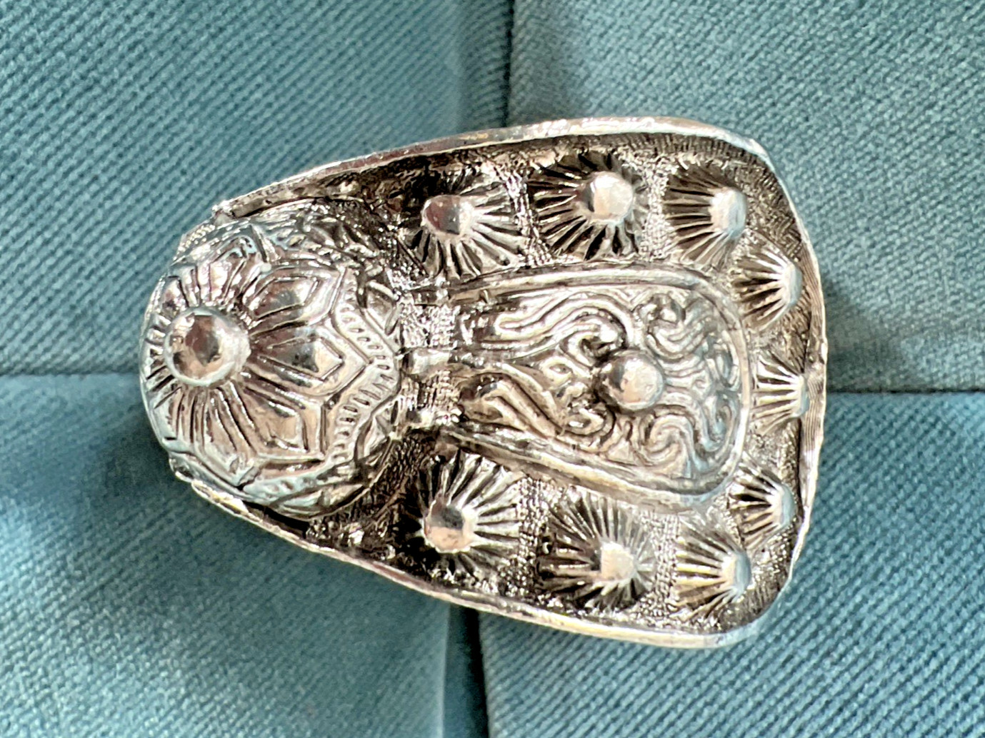 VINTAGE KENNETH JAY LANE KJL SILVER TONE ESTRUSCAN HINGED CUFF BRACELET