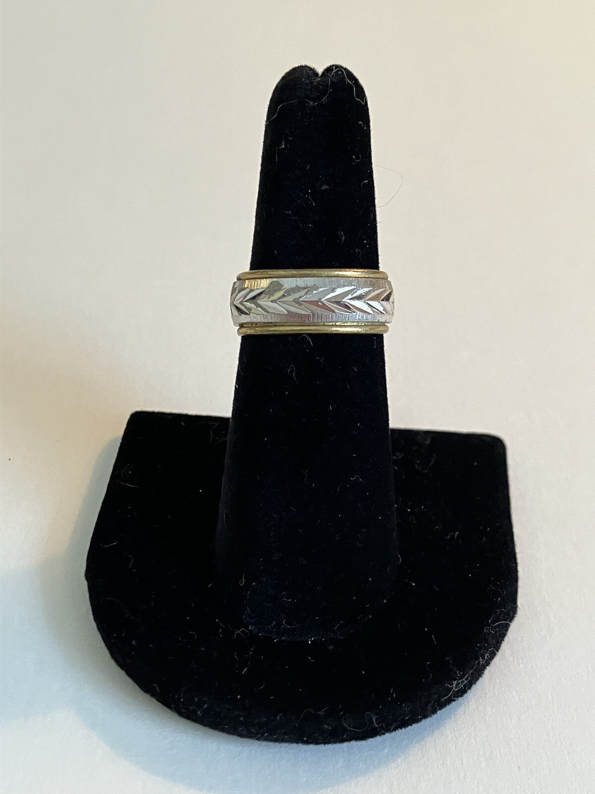 Vintage 18k HGE Stamped Gold Plated Band Ring Sz 6 3/4” Silver Tone Design