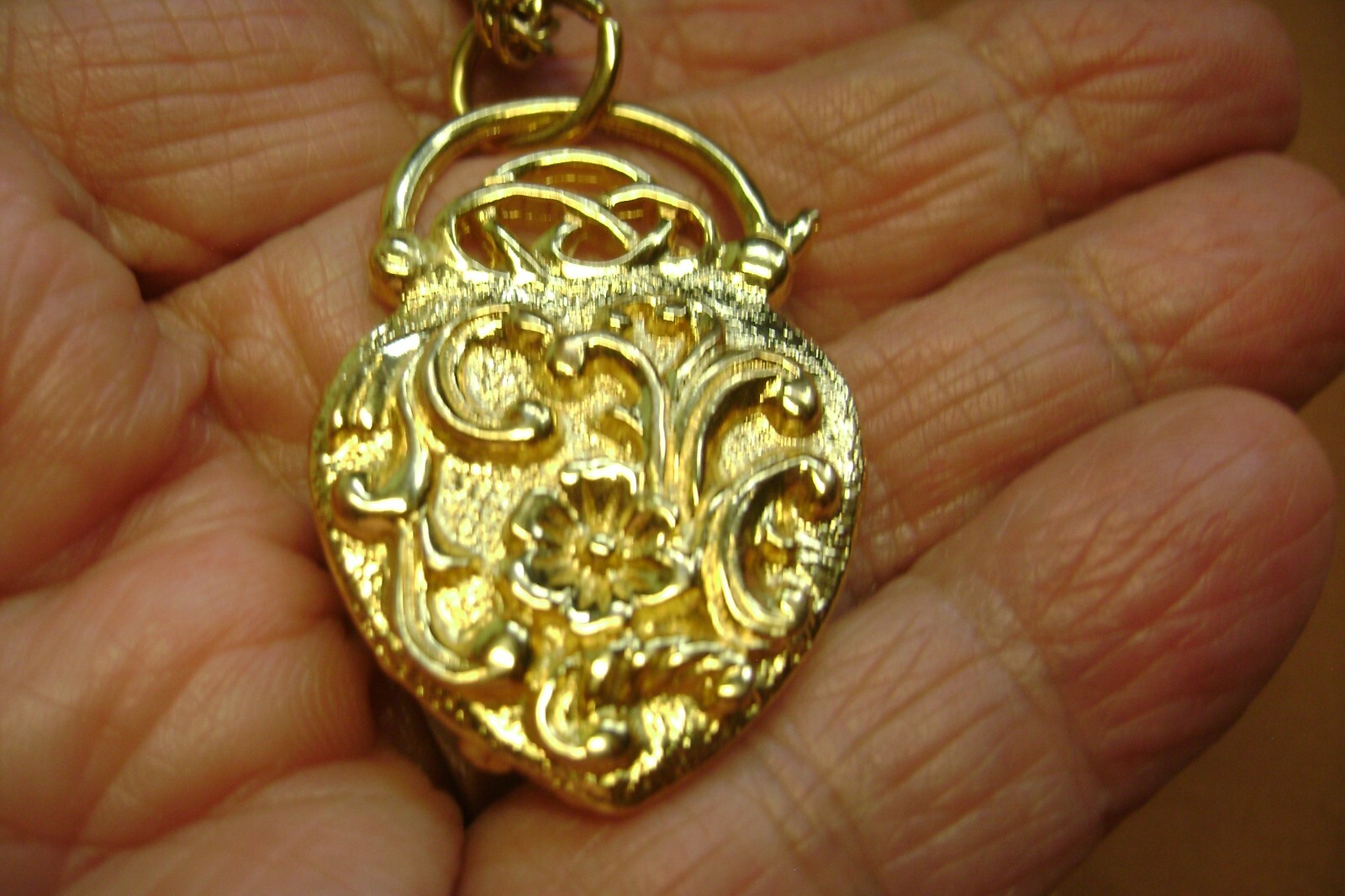VINTAGE VICTORIAN INSPIRED SWIRL FLORAL RHINESTONE HEART PENDANT NECKLACE