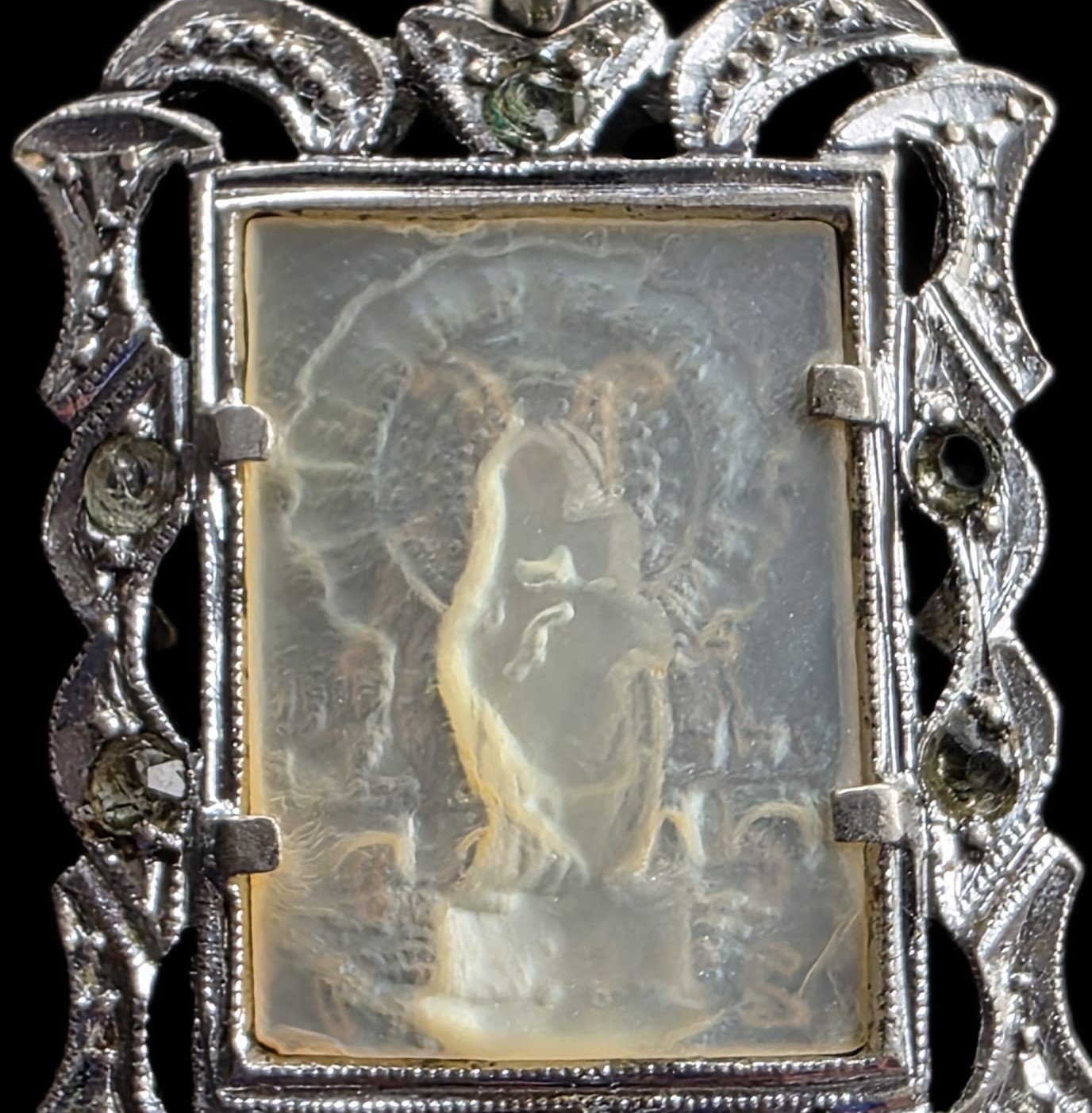 Religious Pendant Medal – Hand-Carved Virgin Mary in Mother-of-Pearl & Silver