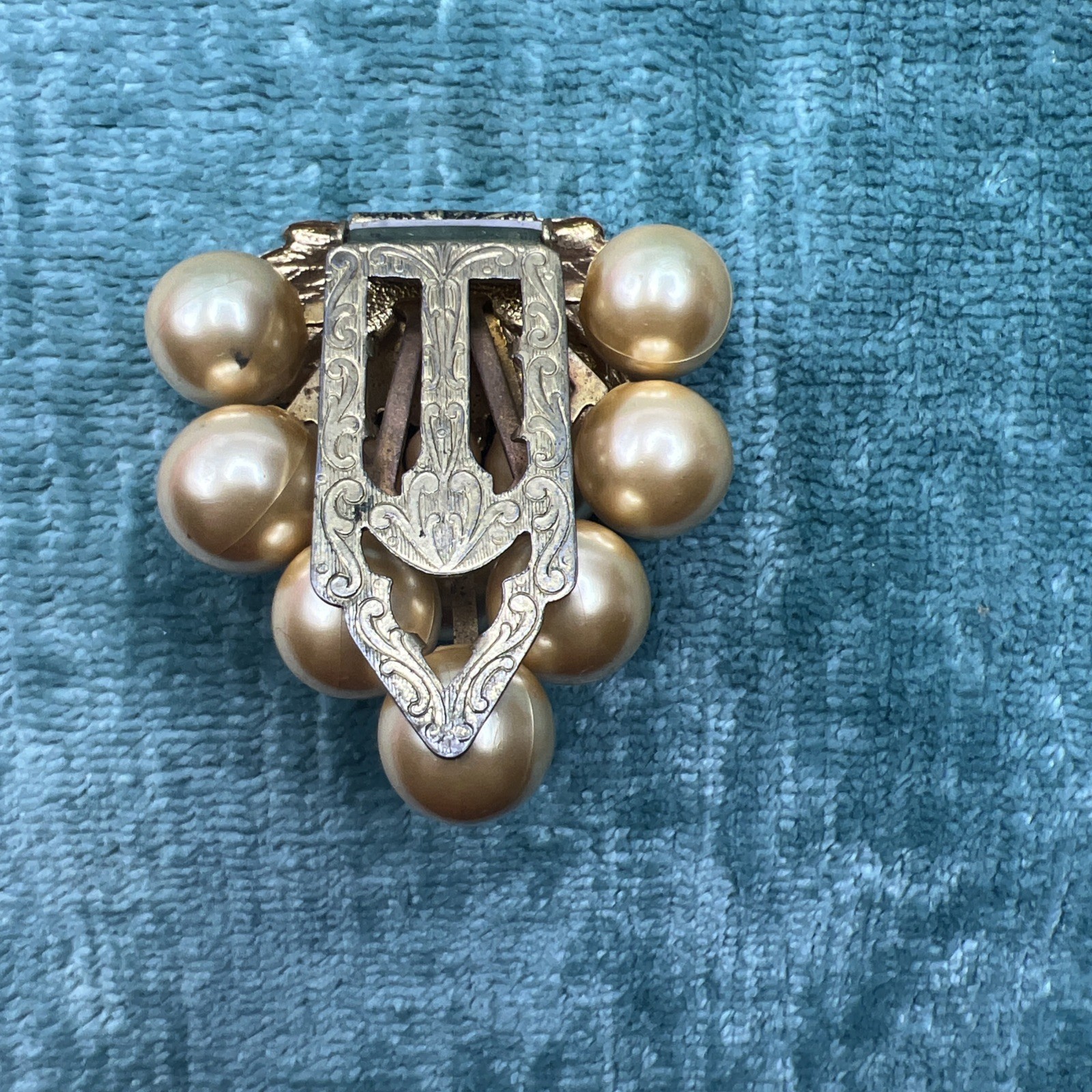 Vintage LARGE 2” Gold Tone Bunch Of Grapes Faux Pearl Antique Dress Scarf Clip