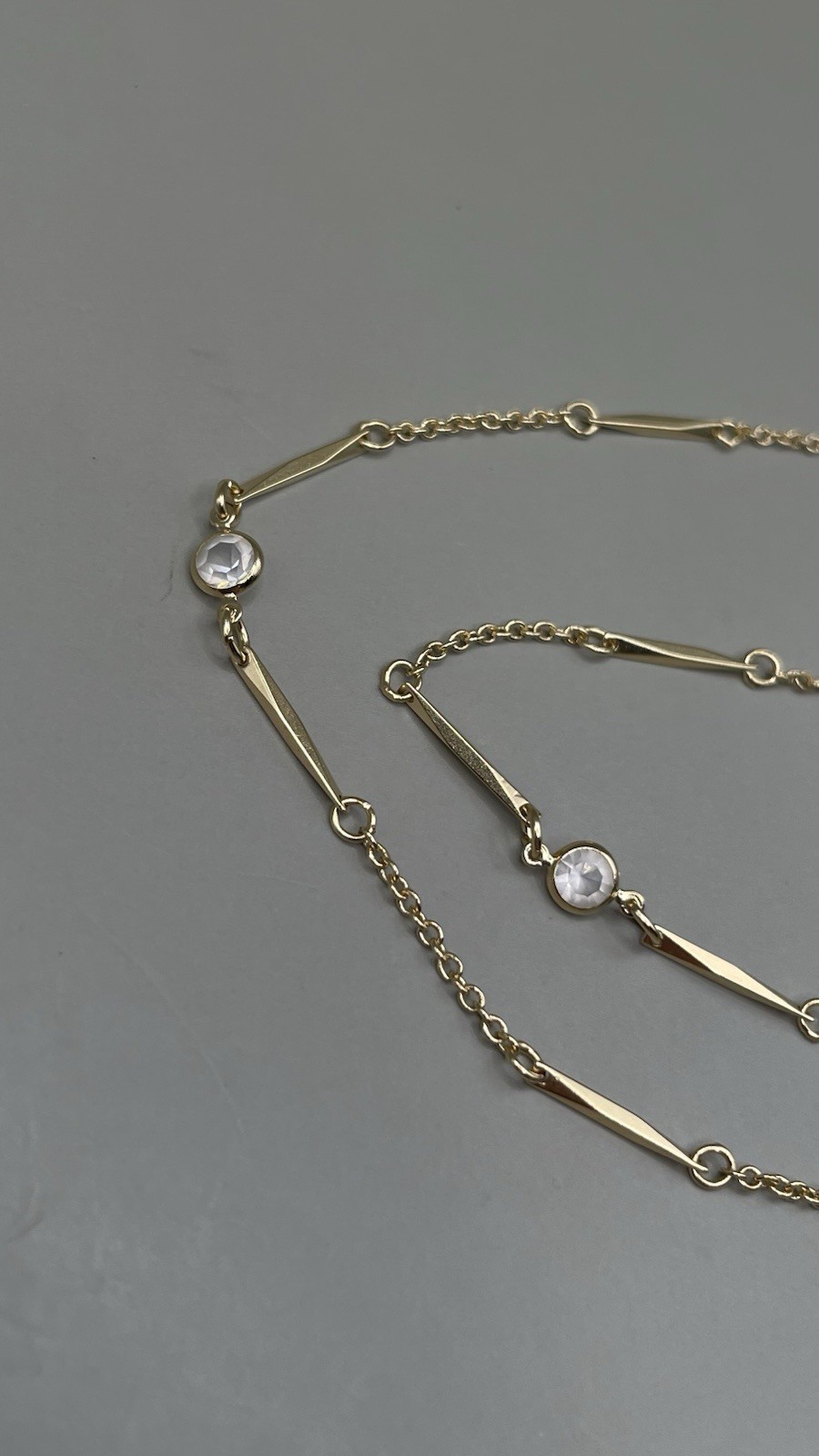 Avon Women’s Pendant Necklace Gold Tone Metal Simulated Diamond Accent 1984