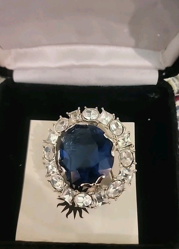 Smithsonian Museum Hope Diamond Replica Blue Faceted Oval Crystal Brooch Pin