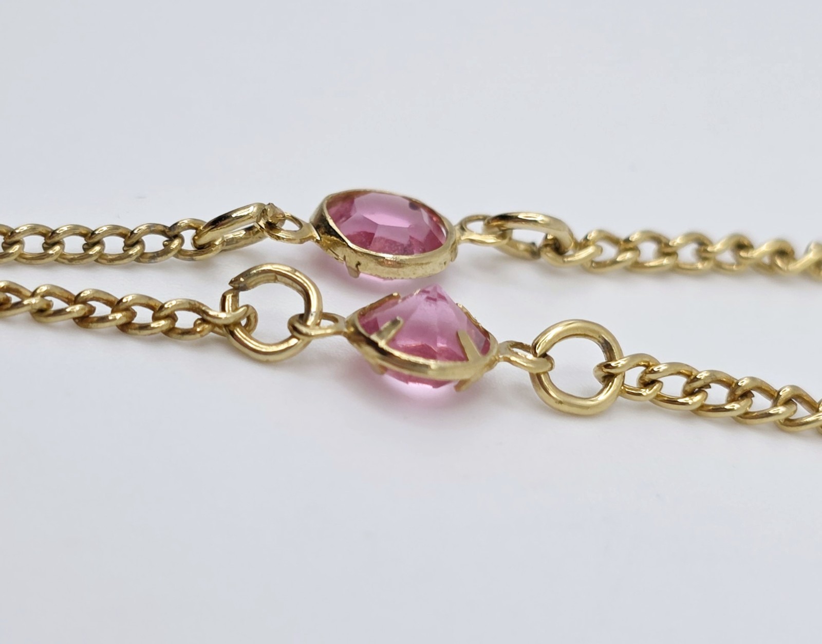 Vtg Gold Tone Pink Rhinestone Bezel Halo Station Pendant Circle Necklace Retro