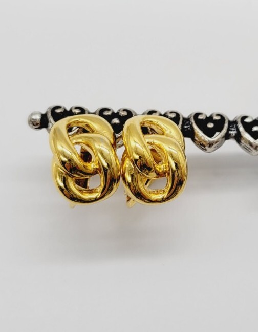 NAPIER Knot Screw Back Clip On Earrings Gold tone .6 in Intertwined Vintage