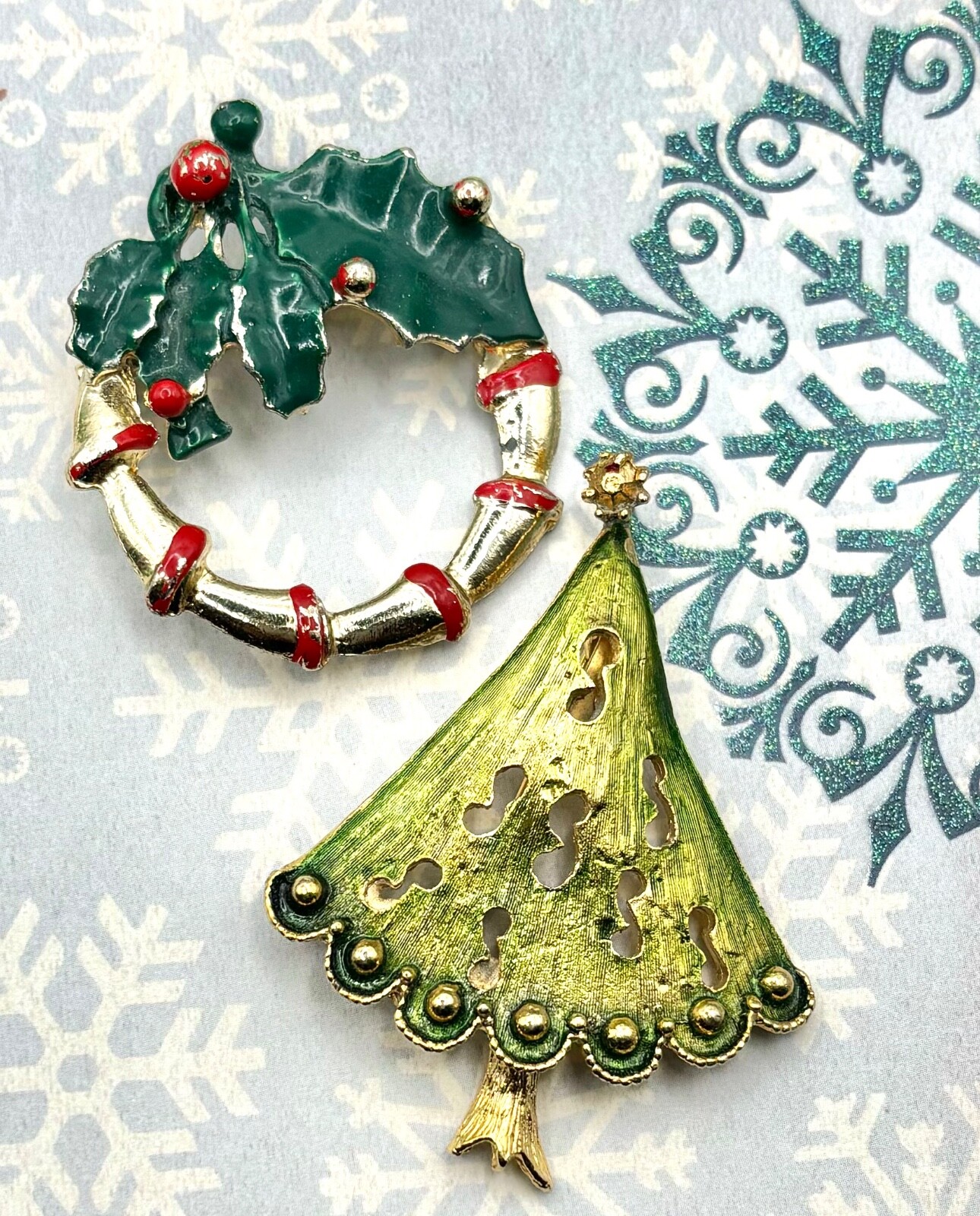 LOT OF 2 VINTAGE HOLIDAY PINS,CHRISTMAS BROOCHES,FESTIVE TREE,CELEBRATE,COLLECT