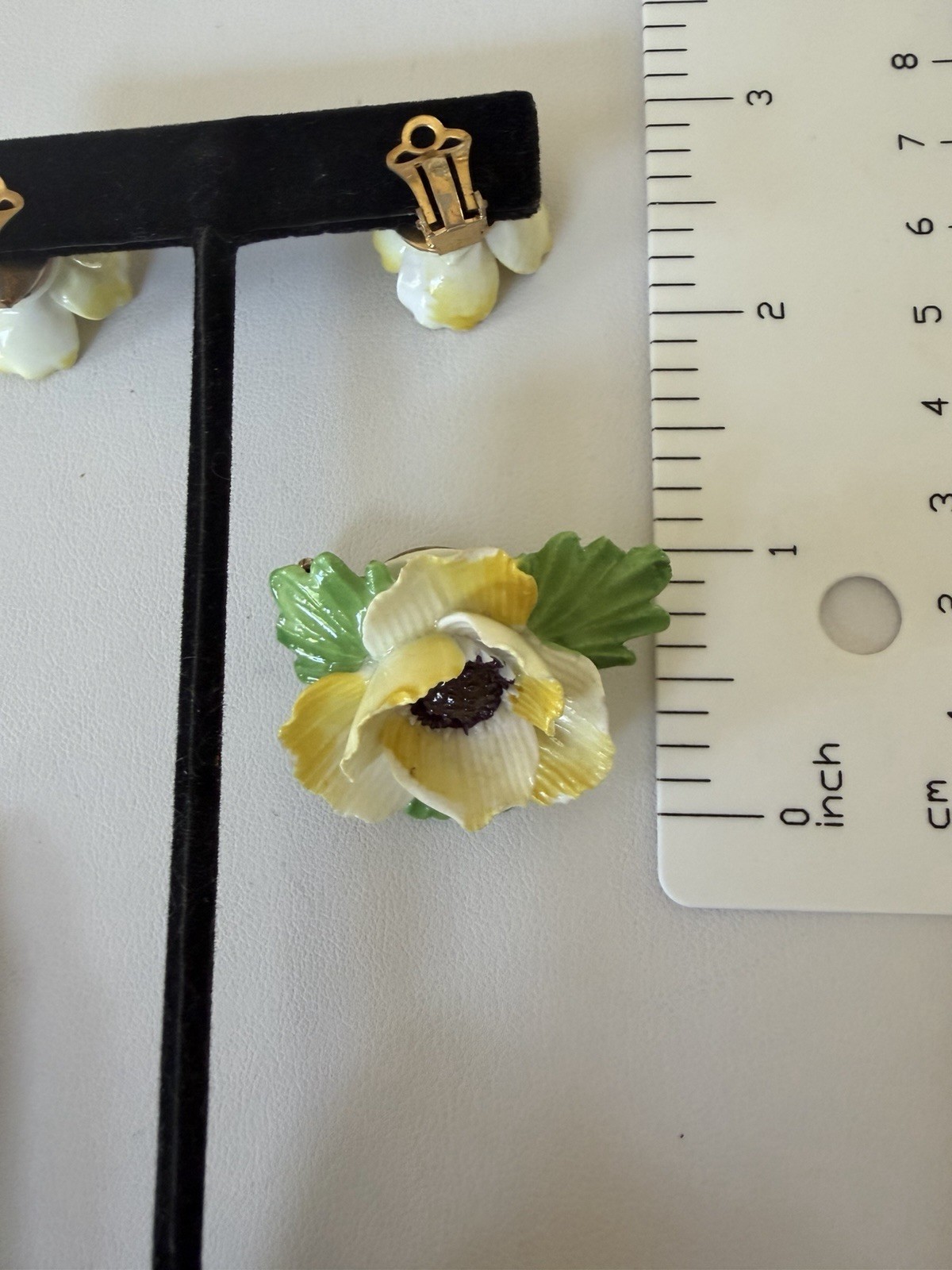 MADE IN ENGLAND FINE BONE CHINA DAFFODIL FLOWER PIN BROOCH Clip On EARRING SET