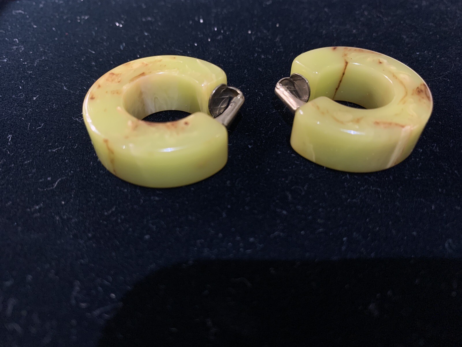Vintage Marbled Yellow Bakelite Hoop Earrings, Chunky 1 1/2“ Across
