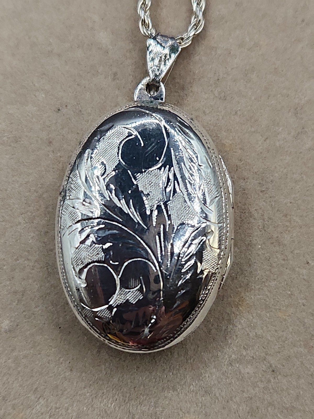 Vintage 925 Sterling Silver Engraved Locket Pendant/Necklace-24″ Chain- ITALY